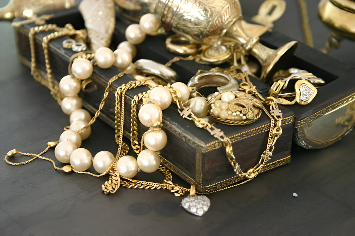 How to Determine the Value of Vintage Jewelry