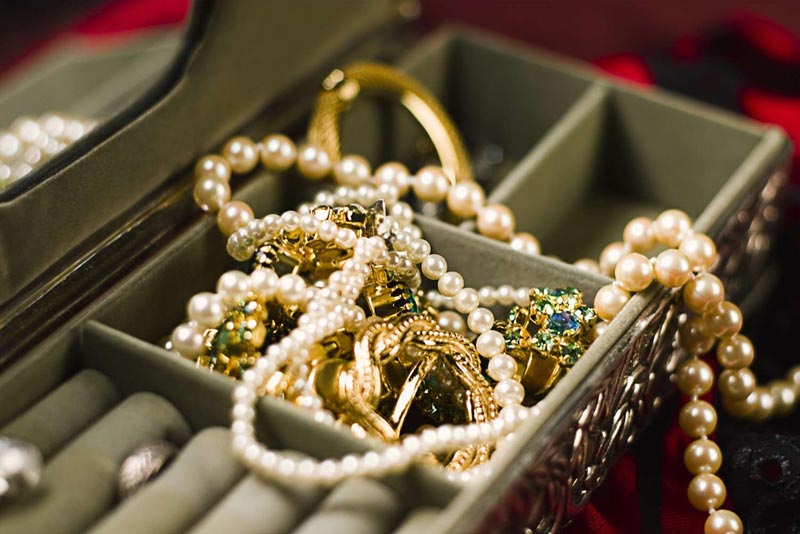 Vintage vs. Antique vs. Estate Jewelry: What’s the Difference?