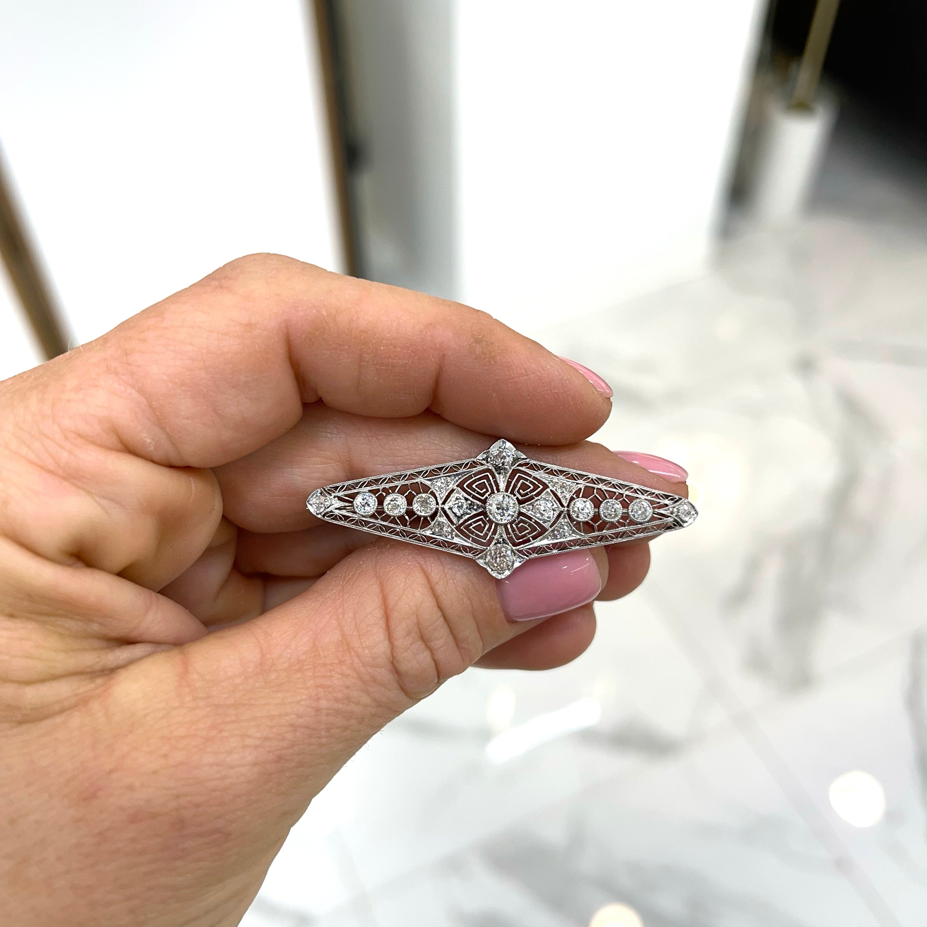 Antique Art Deco Platinum Old Cuts Diamonds Filigree Brooch