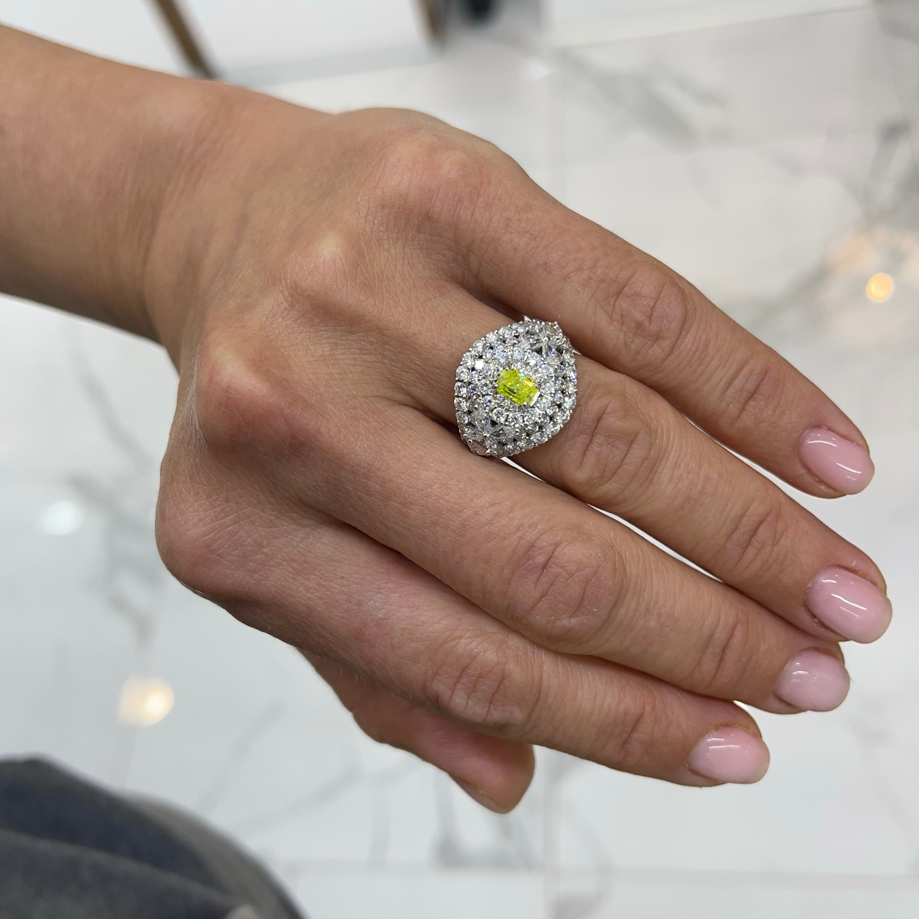 Ladies 18K White Gold GIA Certified Fancy Vivid Green-Yellow Cocktail Ring