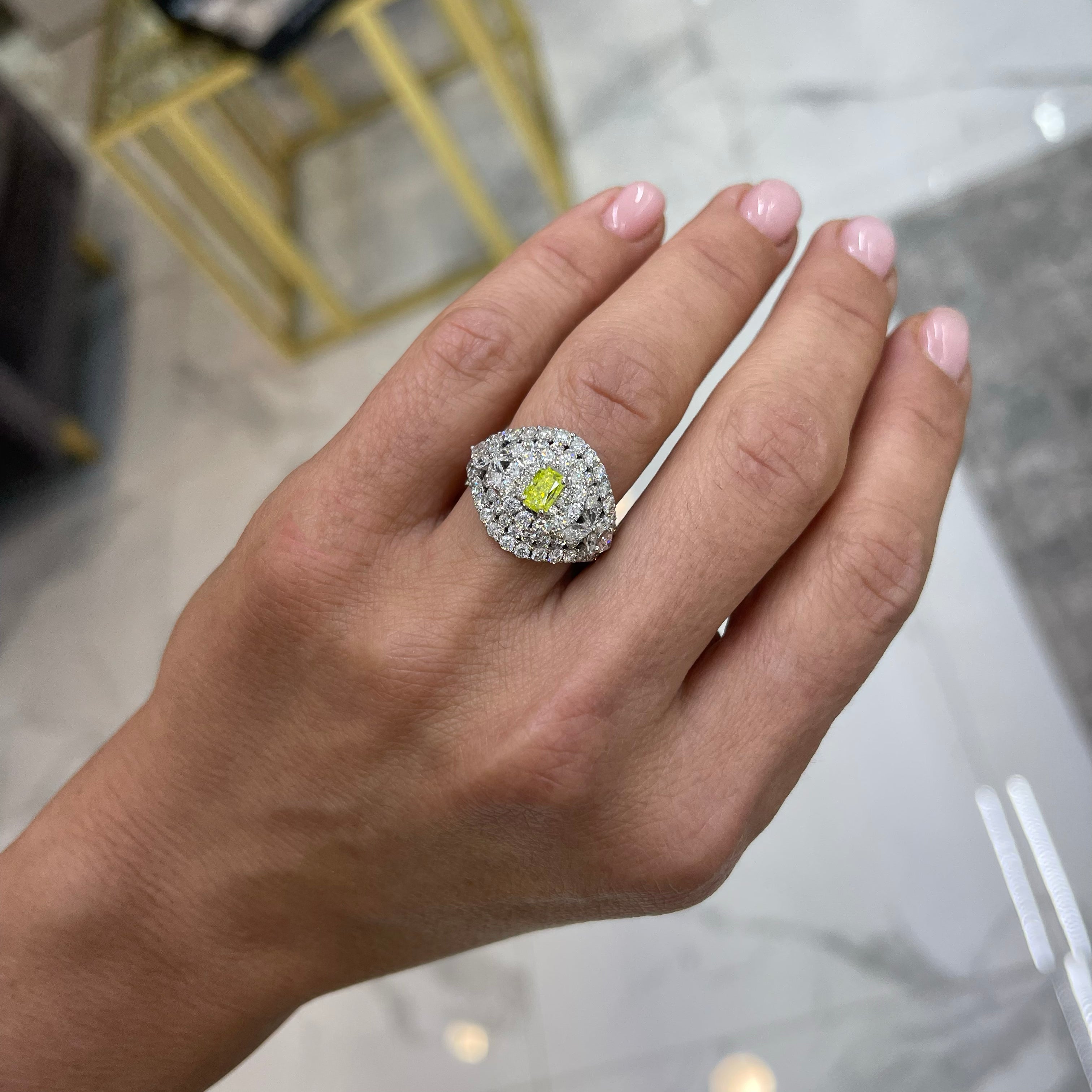 Ladies 18K White Gold GIA Certified Fancy Vivid Green-Yellow Cocktail Ring