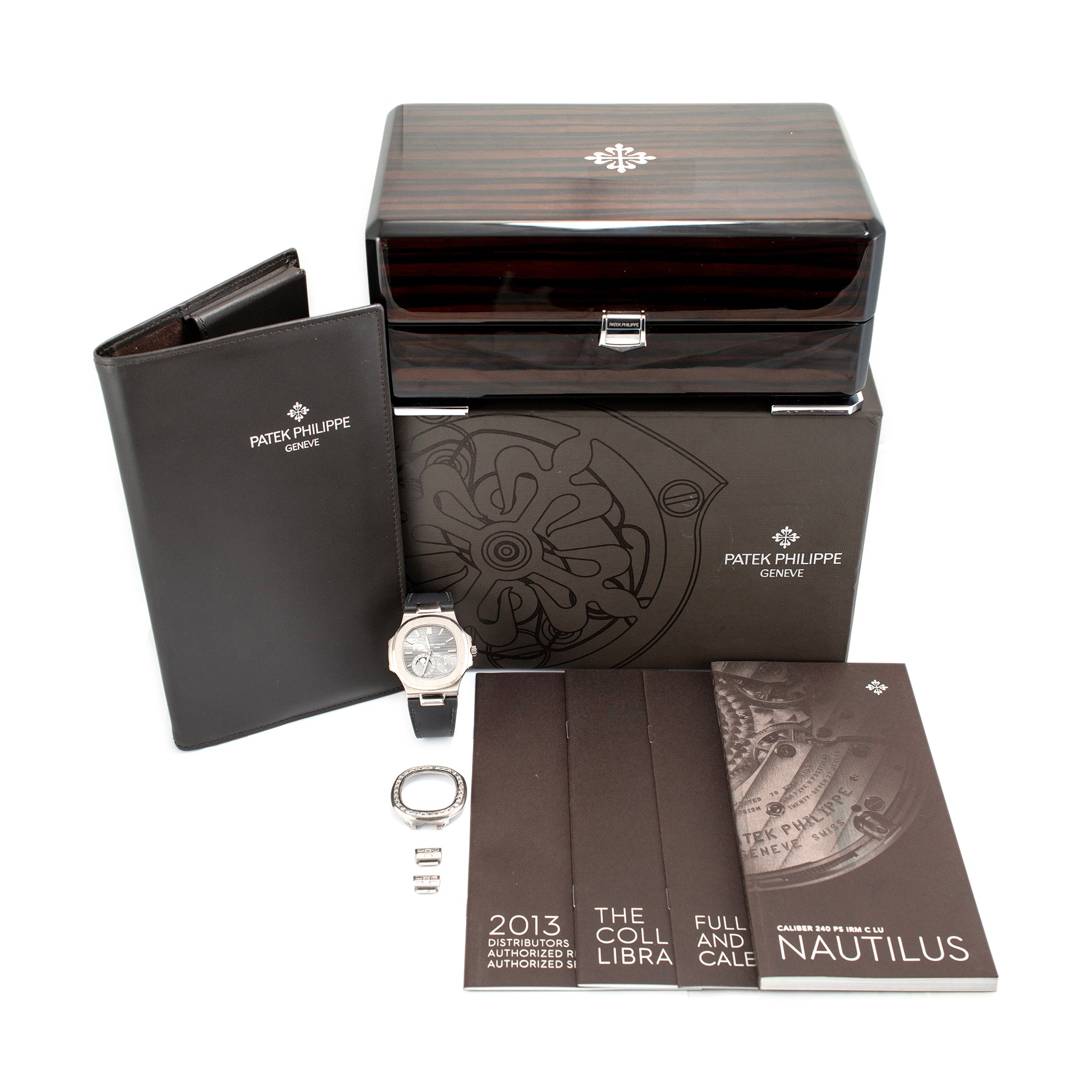 2014 Patek Philippe Nautilus 40MM 5712G Moonphase Grey Dial 18K White Gold Watch