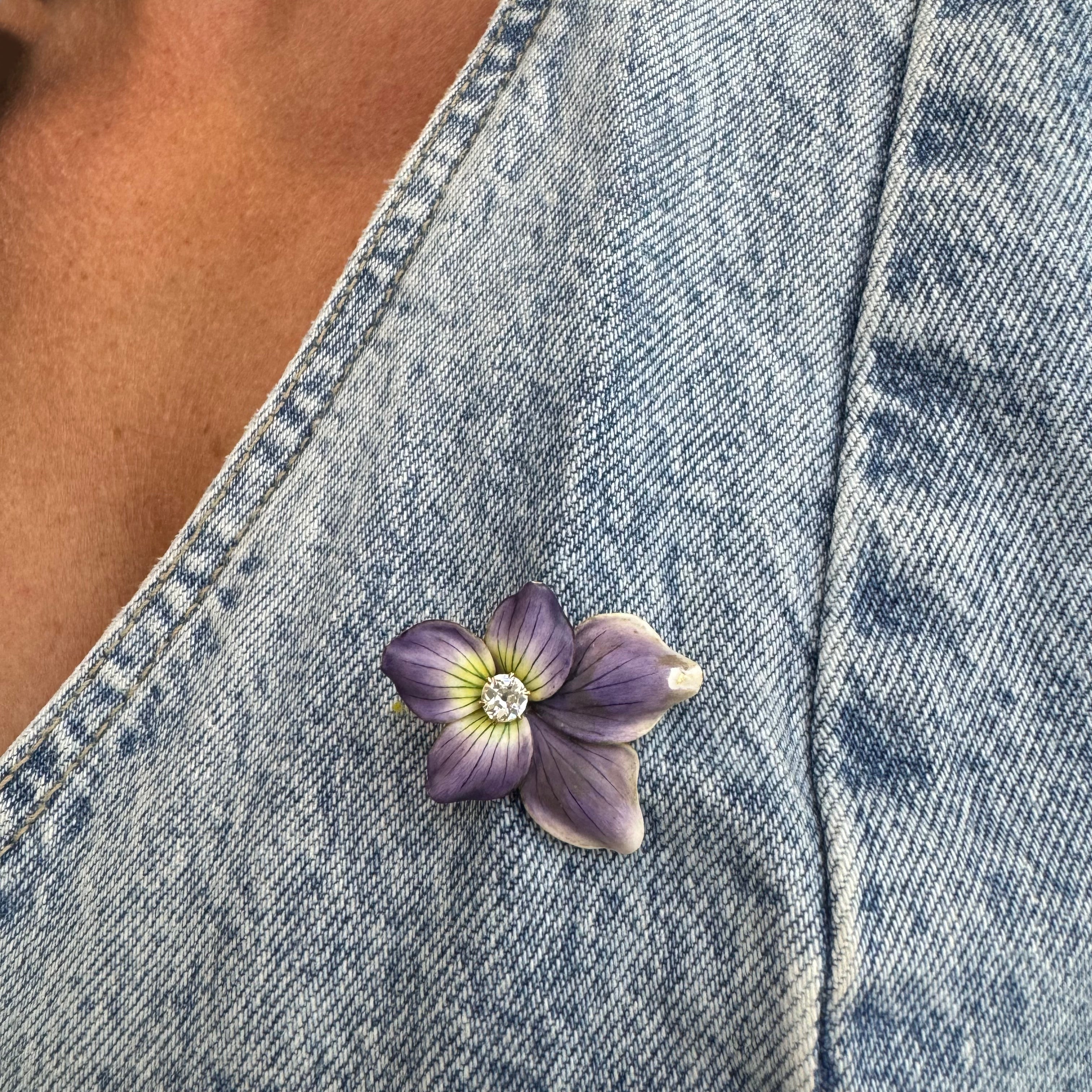 Antique 18K Yellow Gold Enamel Violet Old European Cut Diamond Brooch