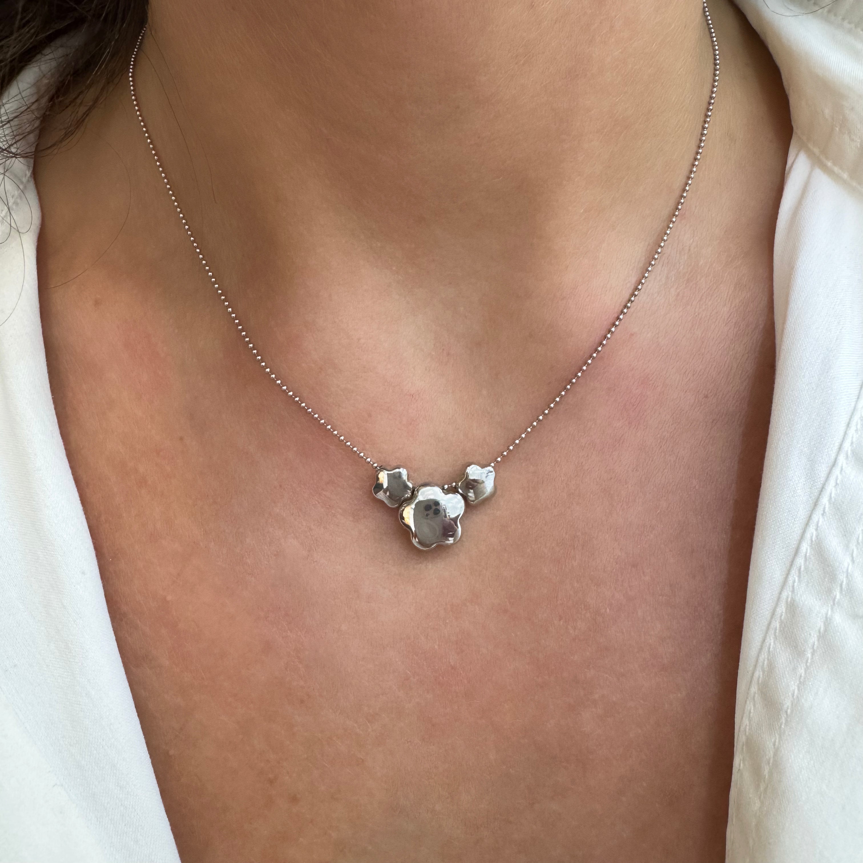 H. Stern 18K White Gold Gliding Three Flower Pendant Necklace