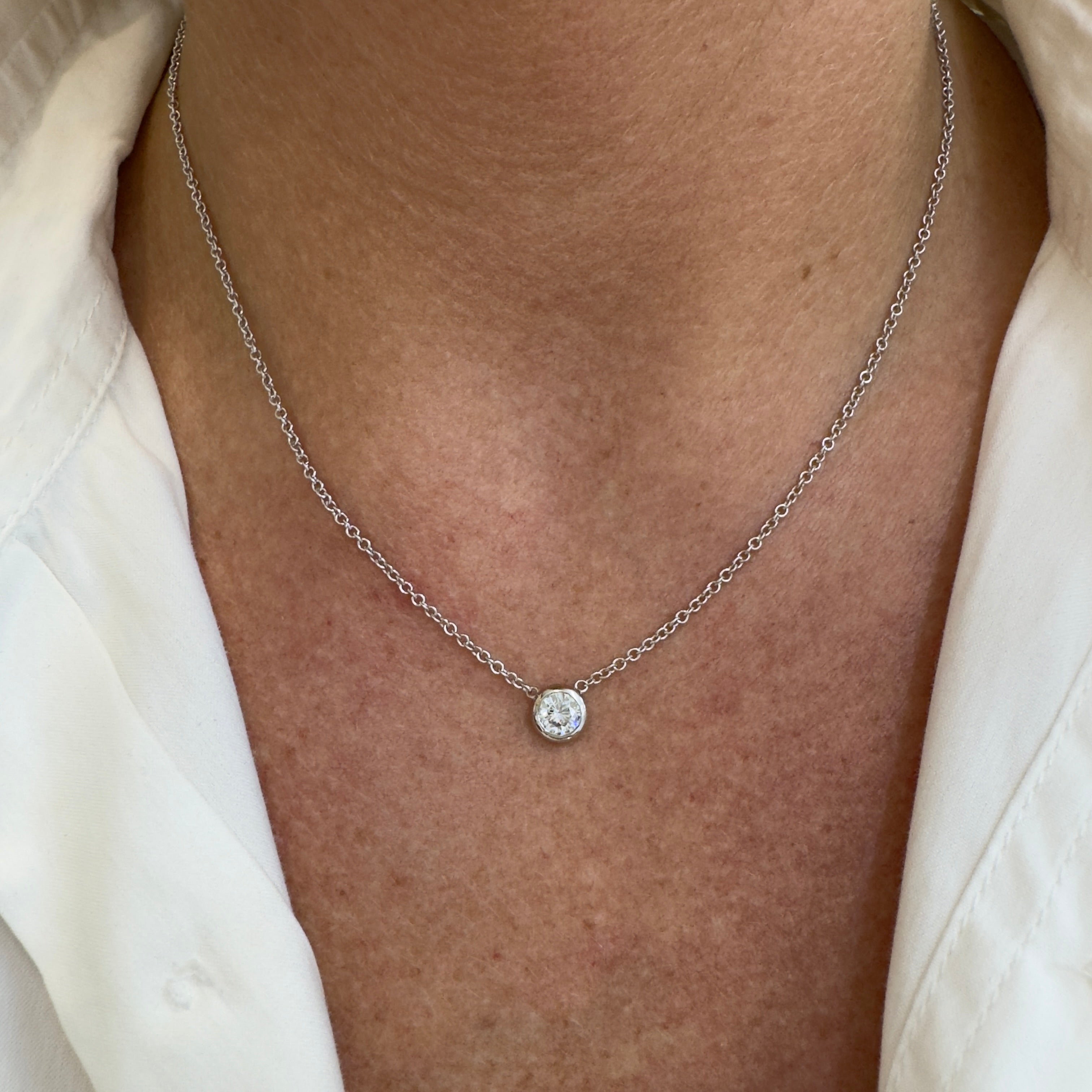 Ladies 18K White Gold Bezel Set 0.46ct Round Brilliant Diamond Pendant Necklace