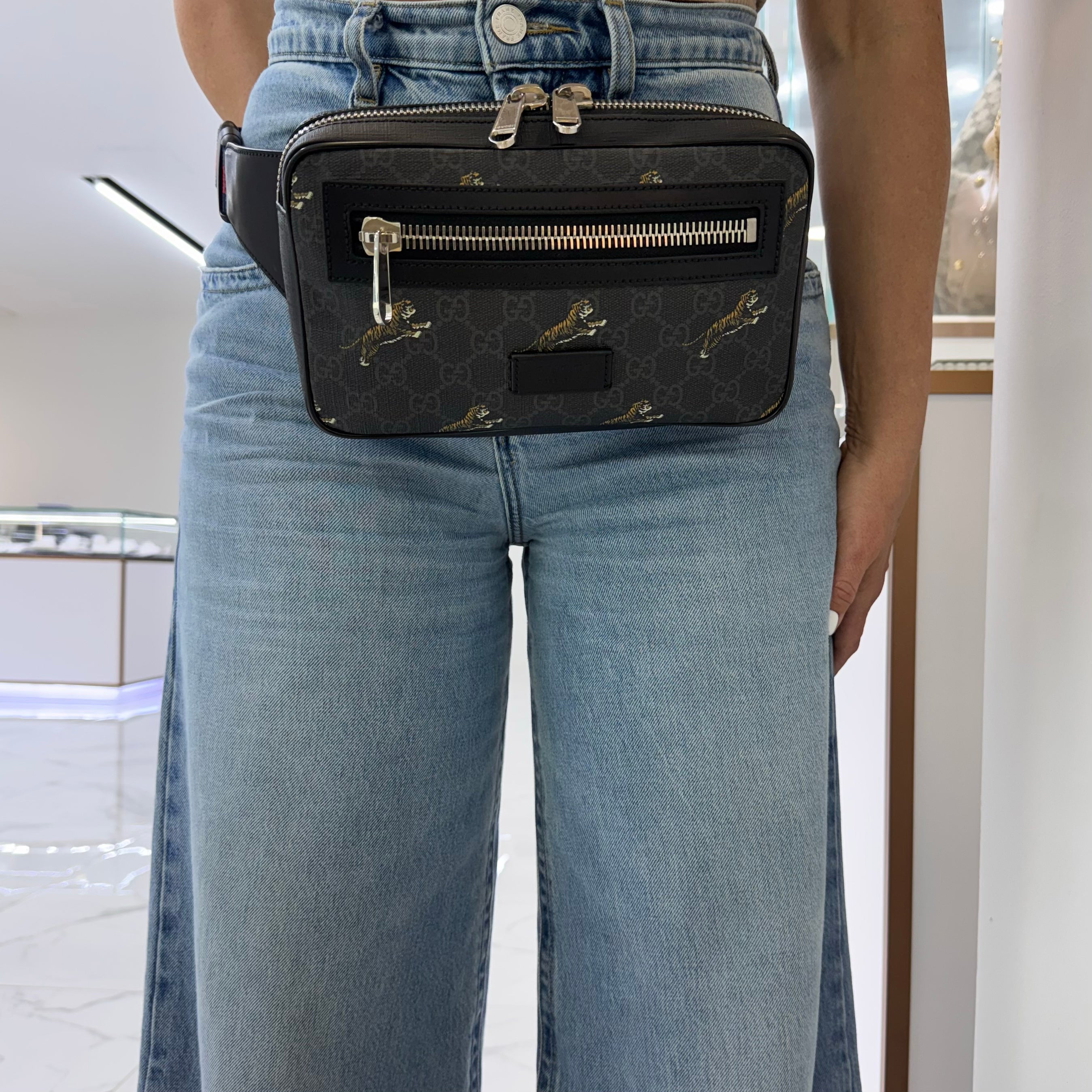 Gucci GG Monogram Supreme Tigers Black Leather Bestiary Belt Bag