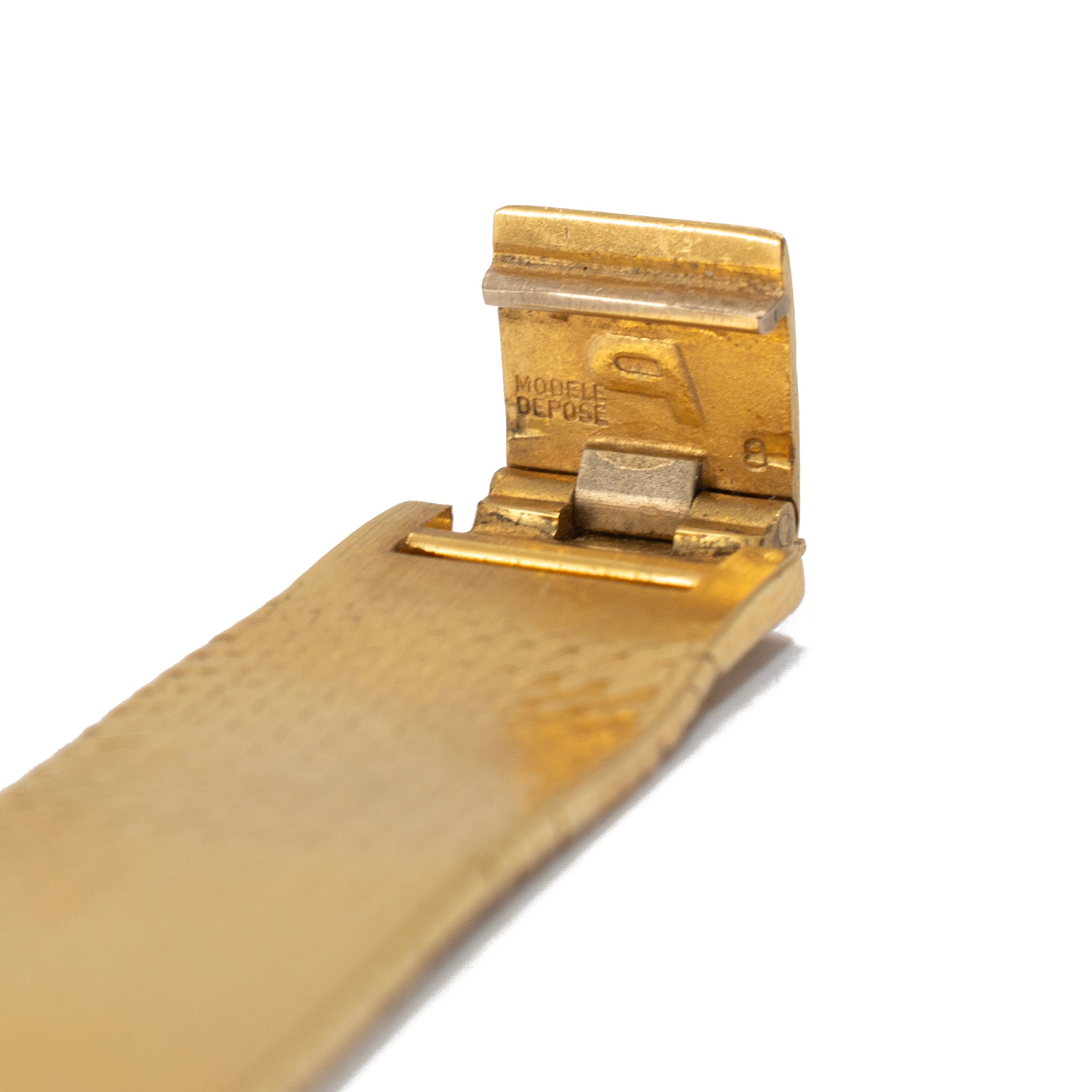 Vintage Piaget Dancer 26MM 9706 B2 18K Gold Diamond Mother of Pearl Dial Watch