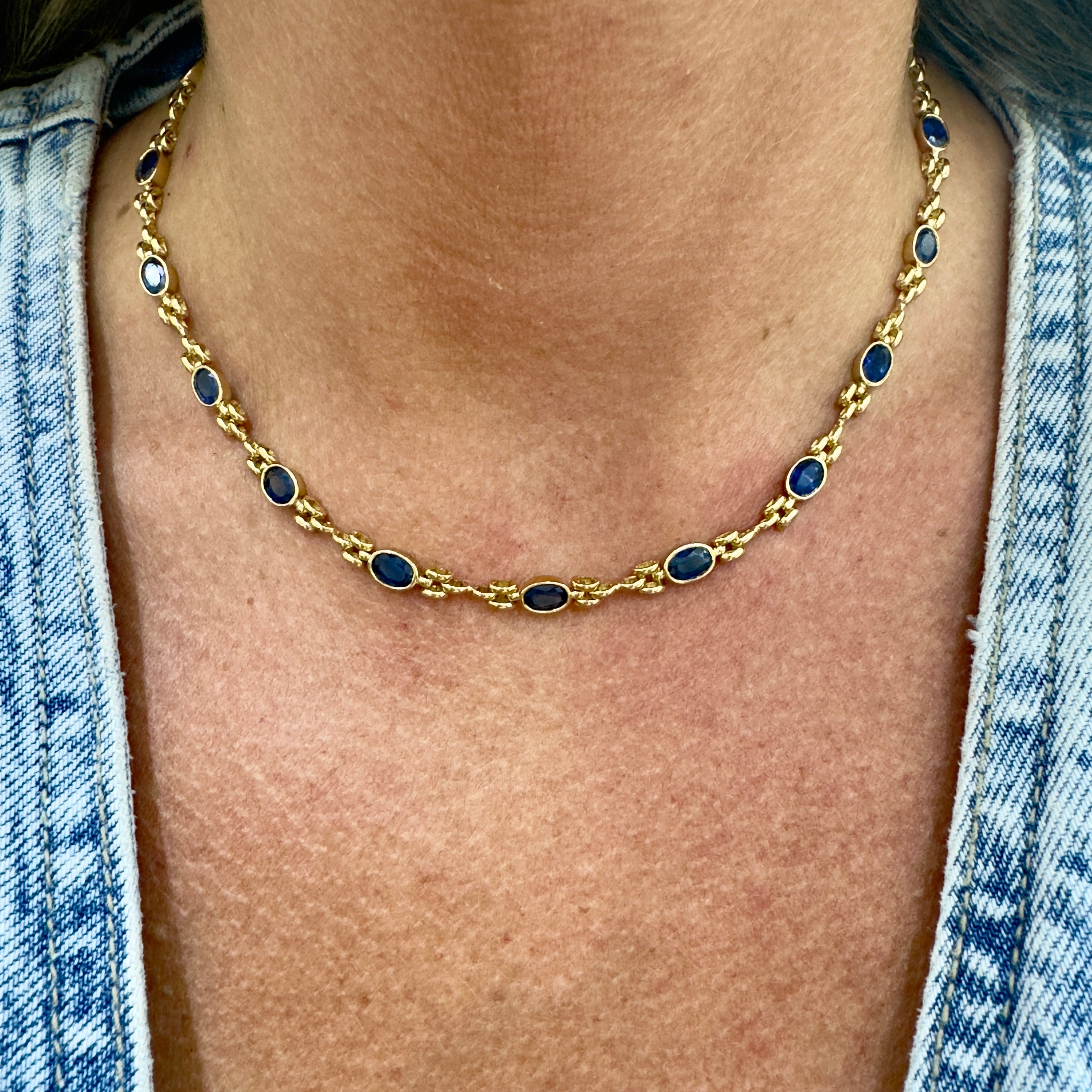 Vintage Ladies 18K Yellow Gold 10.12ct Blue Oval Sapphires Link Chain Necklace