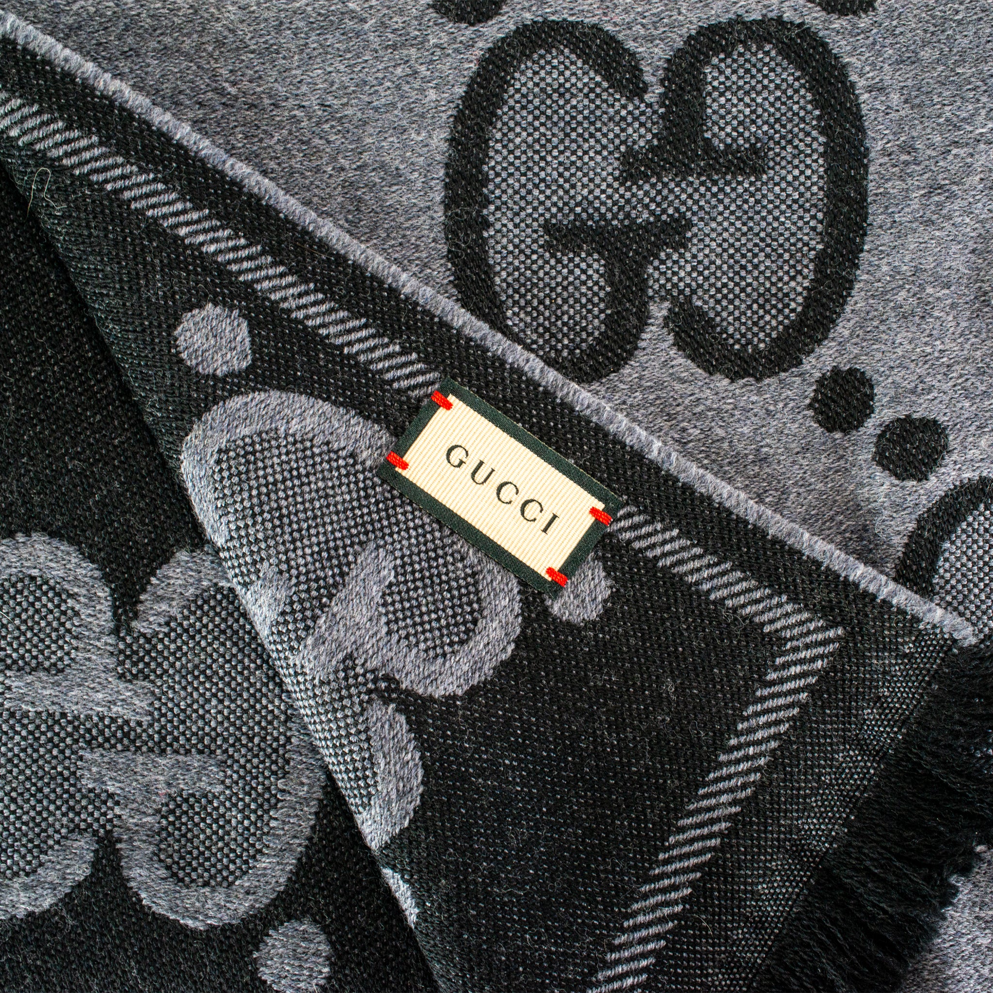 Gucci Gg Jumbo Wool Silk Jacquard Scarf in Grey and Black Cashmere Scarf