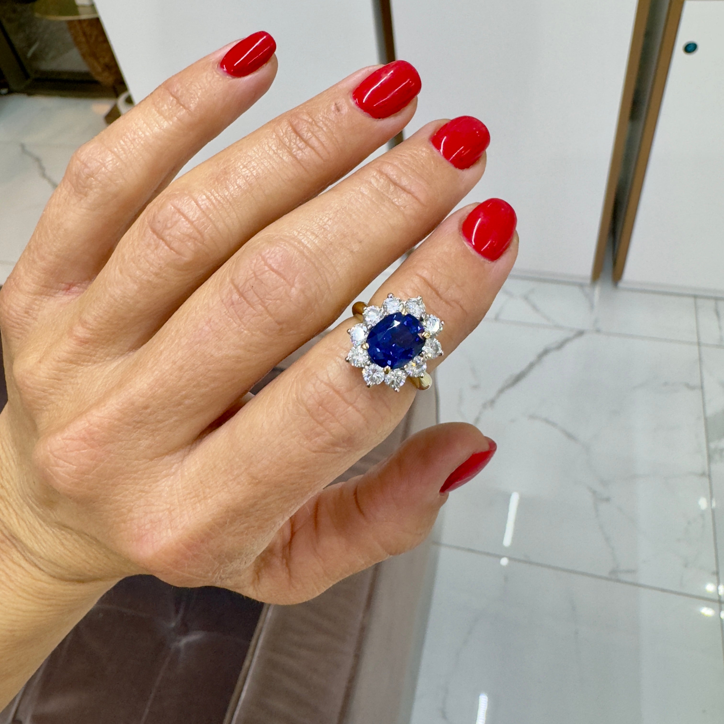 Vintage 18K Gold 2.98ct GIA Ceylon Royal Blue Sapphire Halo Diamond Cocktail Ring