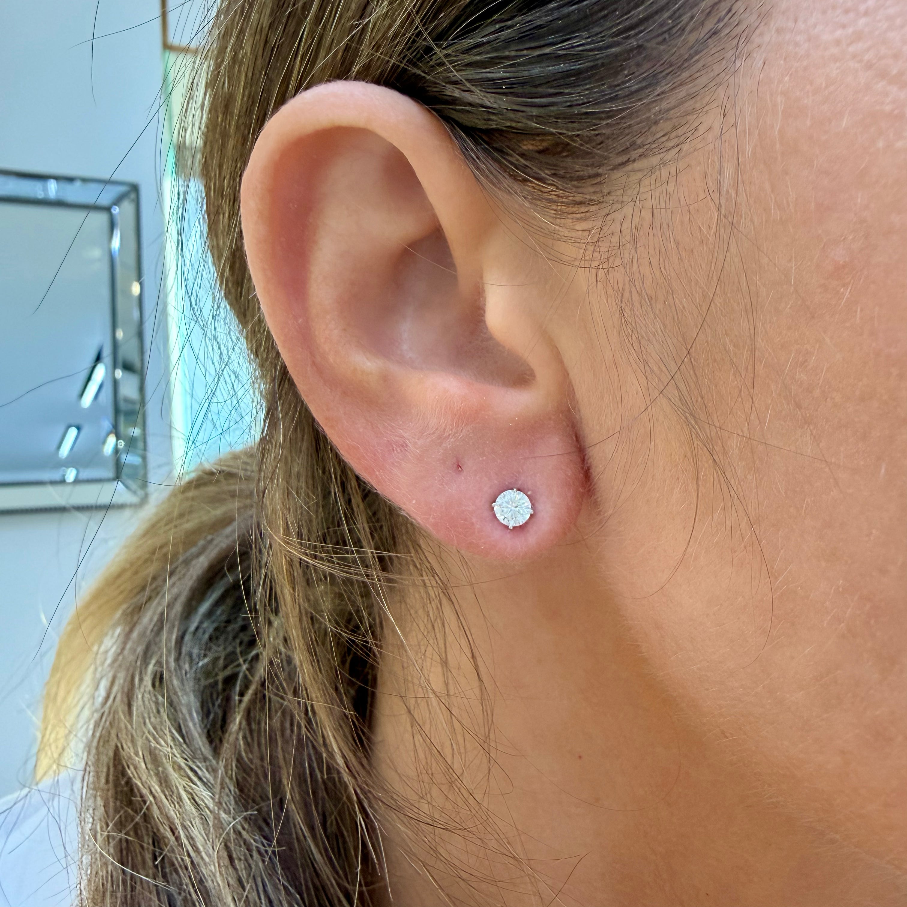 Unisex 18K White Gold 4 Prong Push Back 0.60ct Round Diamond Stud Earrings