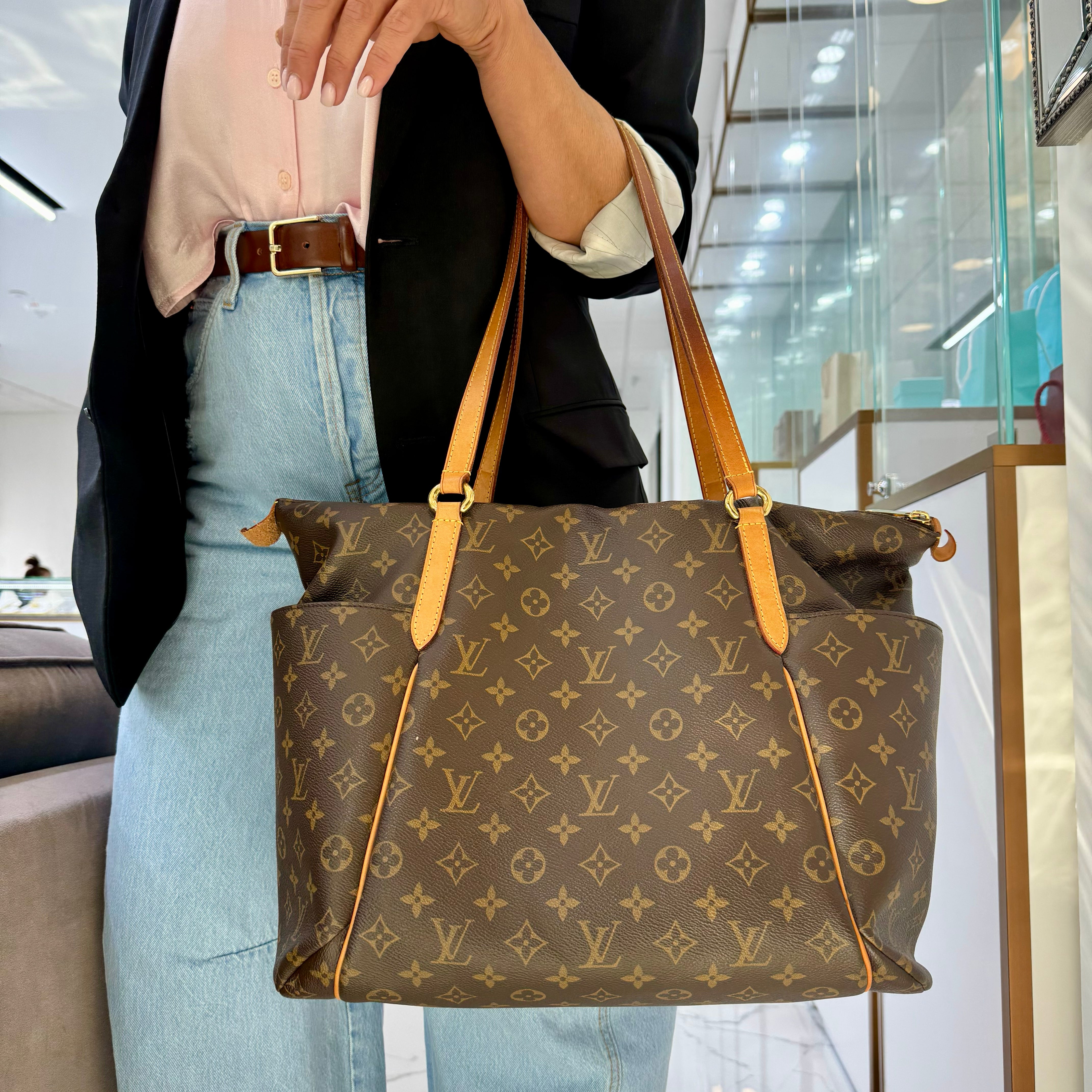 Louis Vuitton Monogram Brown Canvas M56689 Totally MM Shoulder Tote Bag