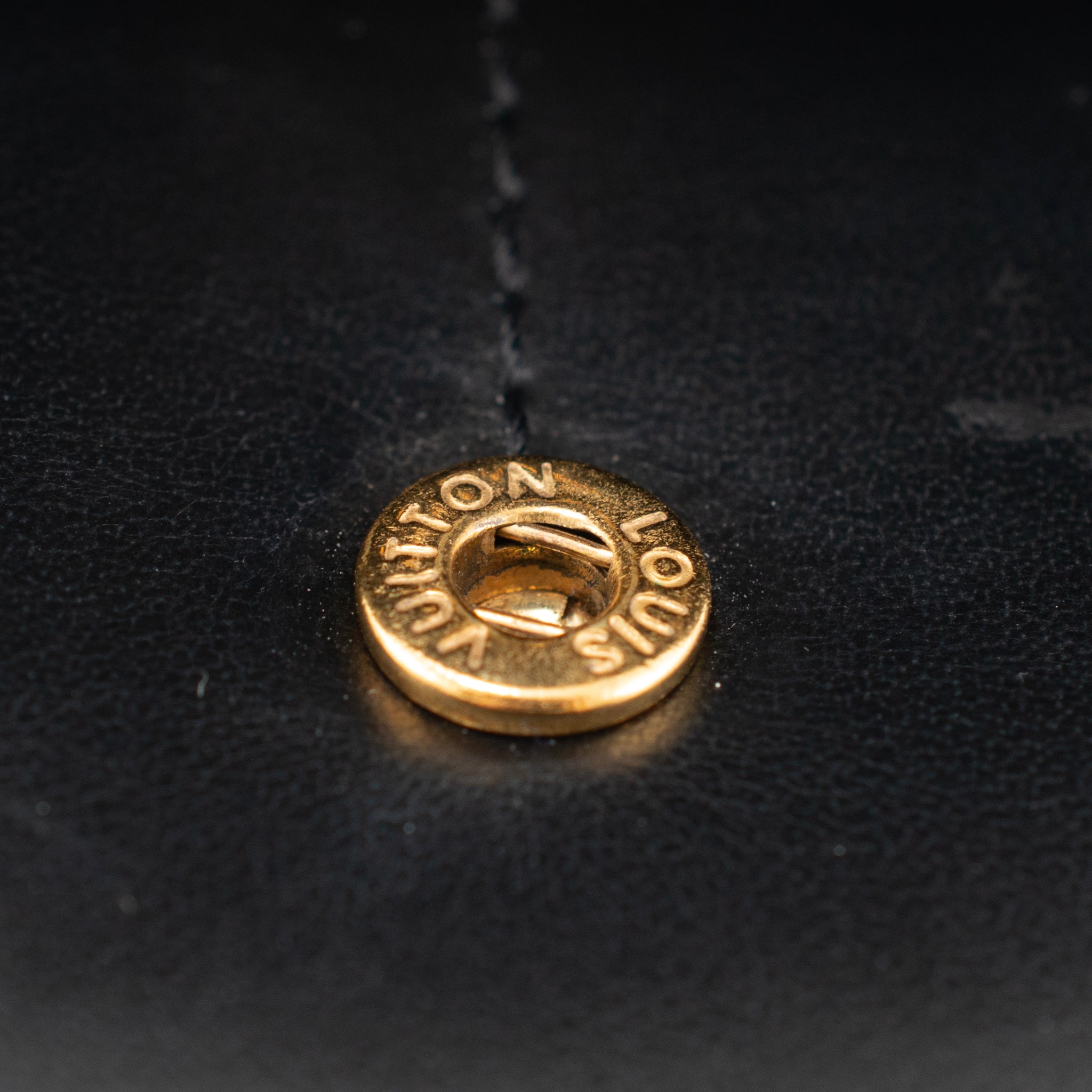 Louis Vuitton Black Epi Leather M53732 Honfleur Noir Convertible Baguette Bag