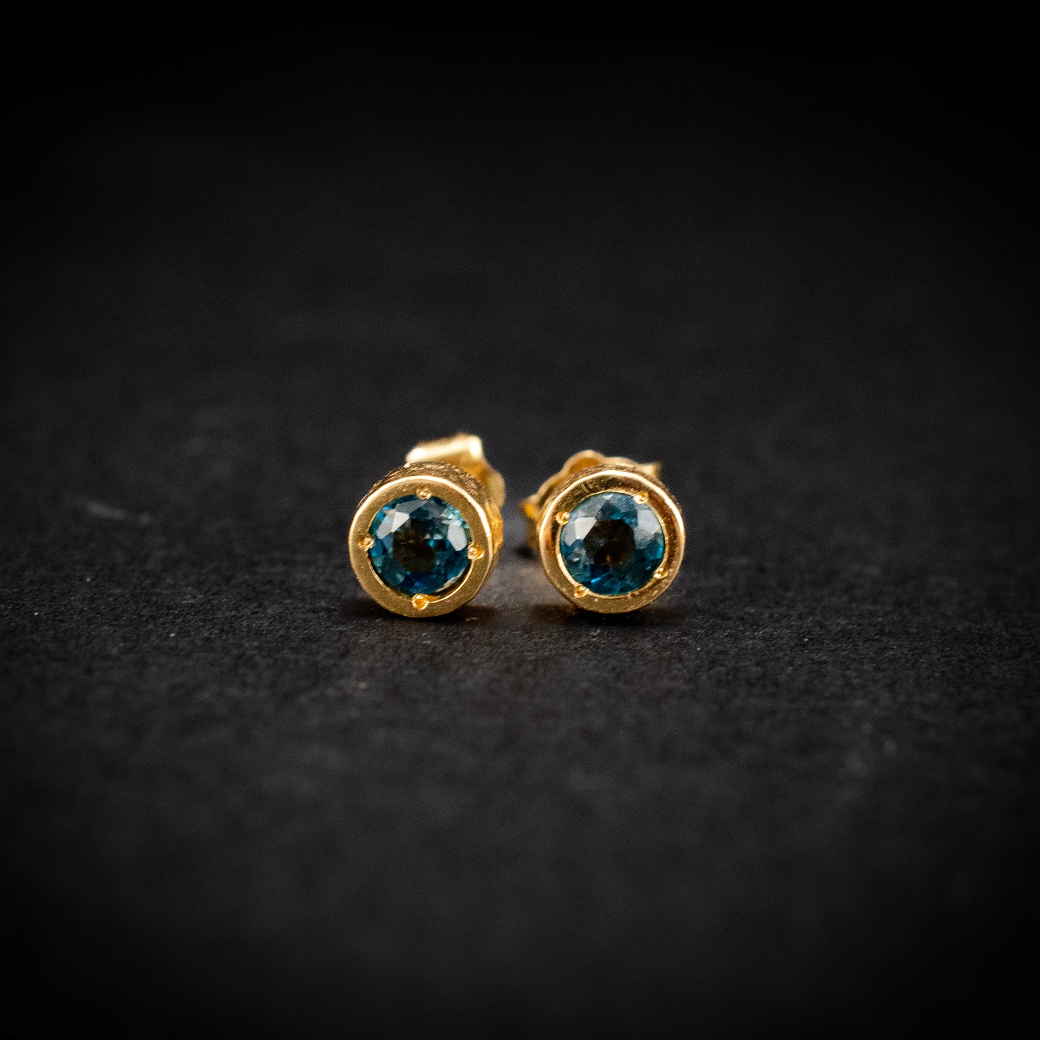 Band 14K Yellow Stud Modern Style DJP Jewelers & Luxury Buyers