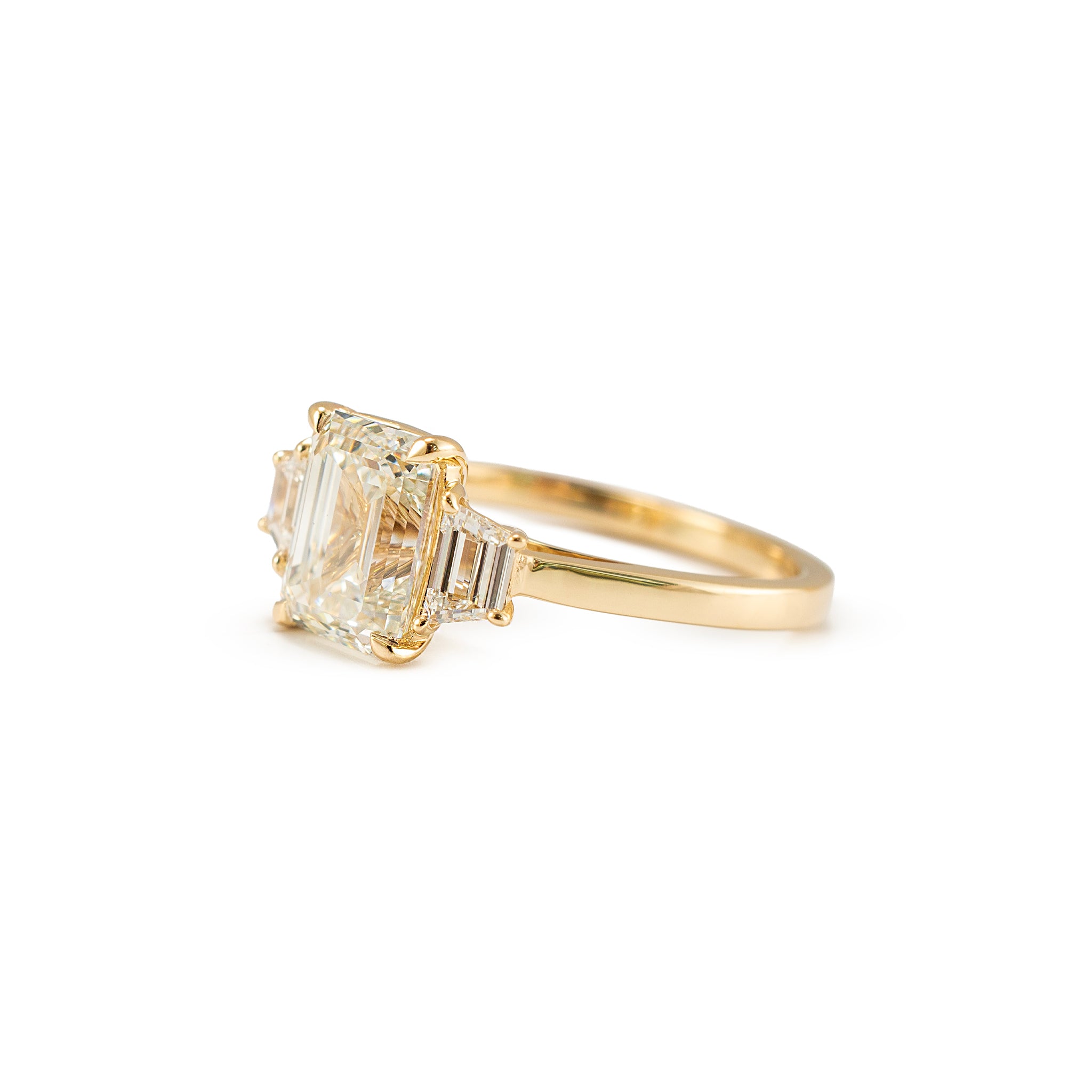 14K Yellow Gold Igi 3.03ctw Emerald Trapezoid Lab Grown Diamond Engagement Ring