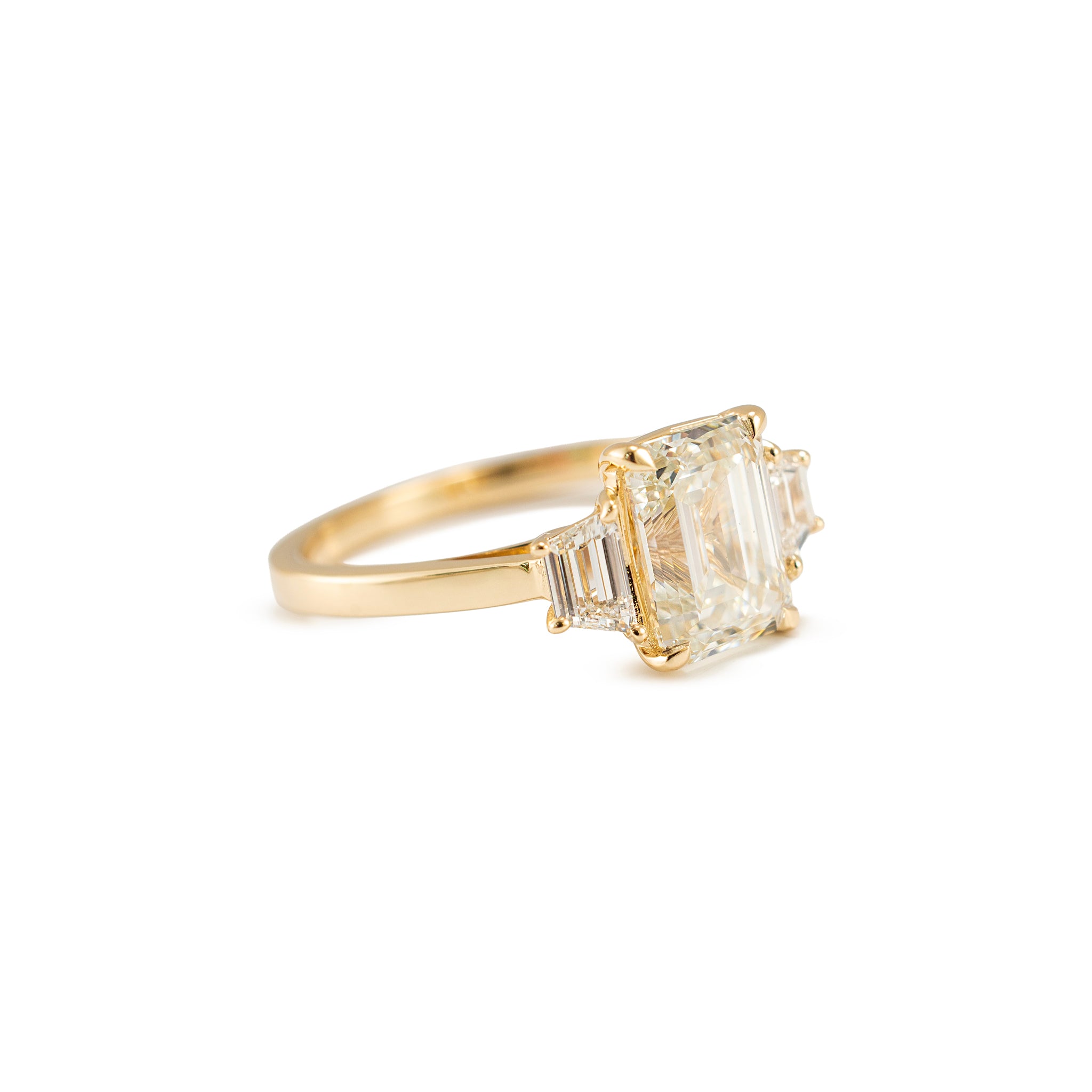 14K Yellow Gold Igi 3.03ctw Emerald Trapezoid Lab Grown Diamond Engagement Ring