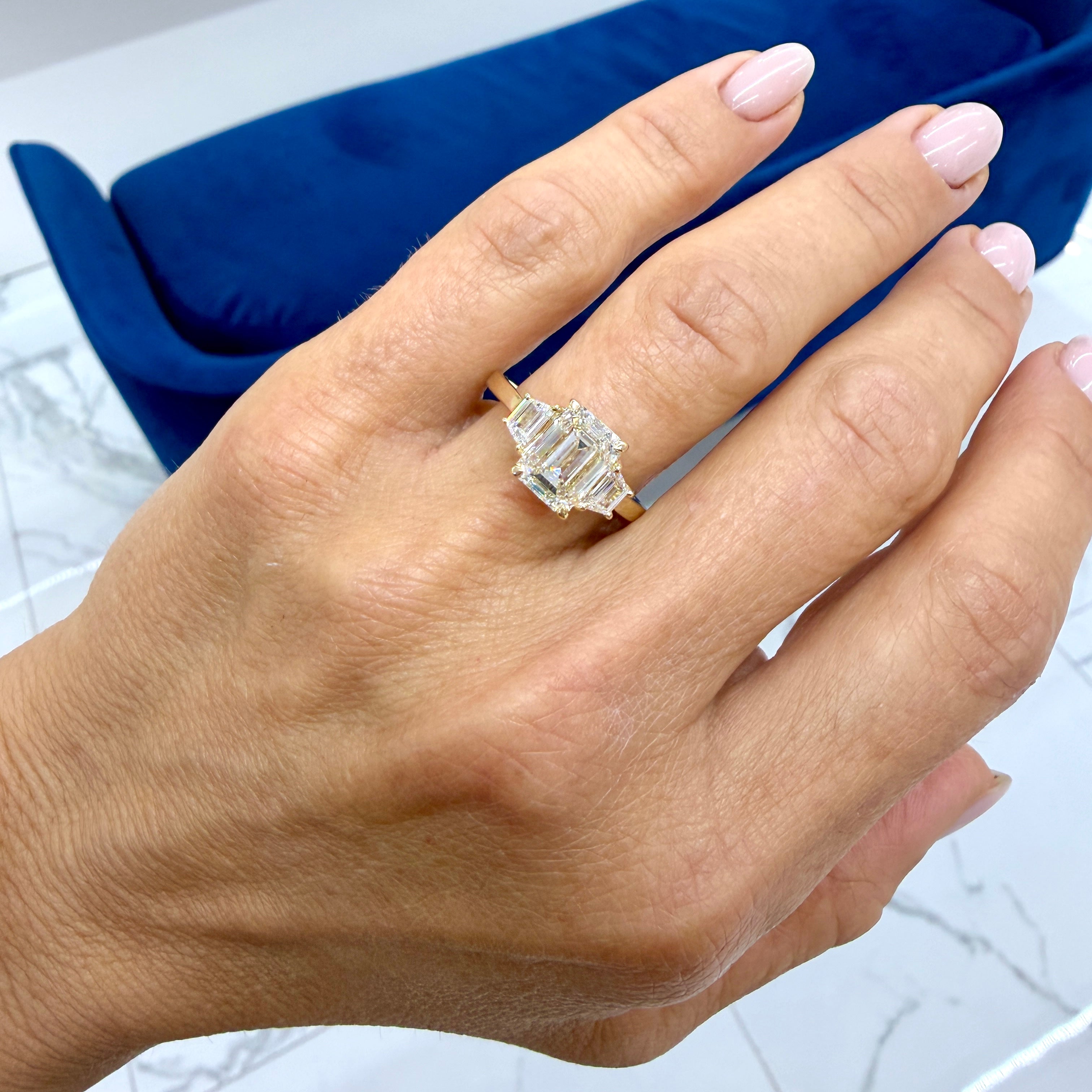 14K Yellow Gold Igi 3.03ctw Emerald Trapezoid Lab Grown Diamond Engagement Ring