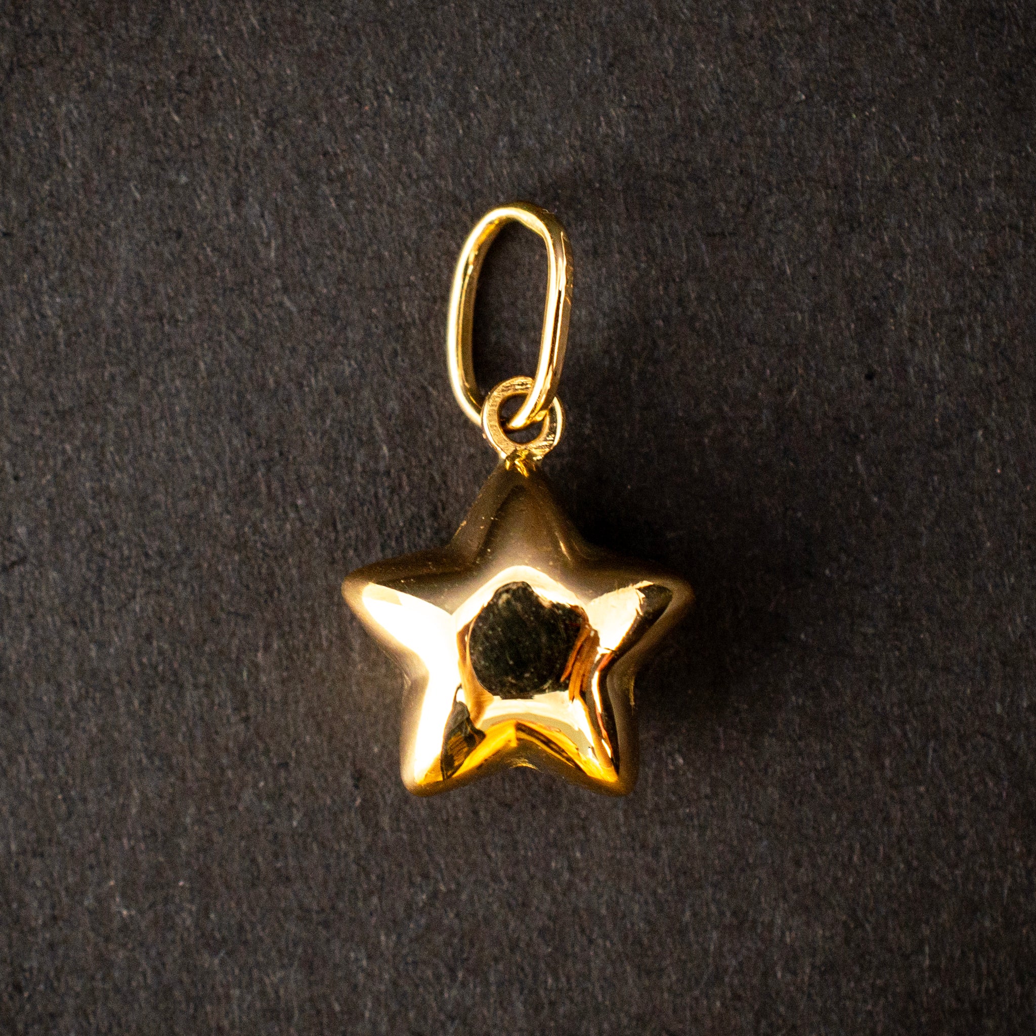 Pendant 18K Yellow Gold Modern Style 451561 available at DJP Jewelers & Luxury Buyers