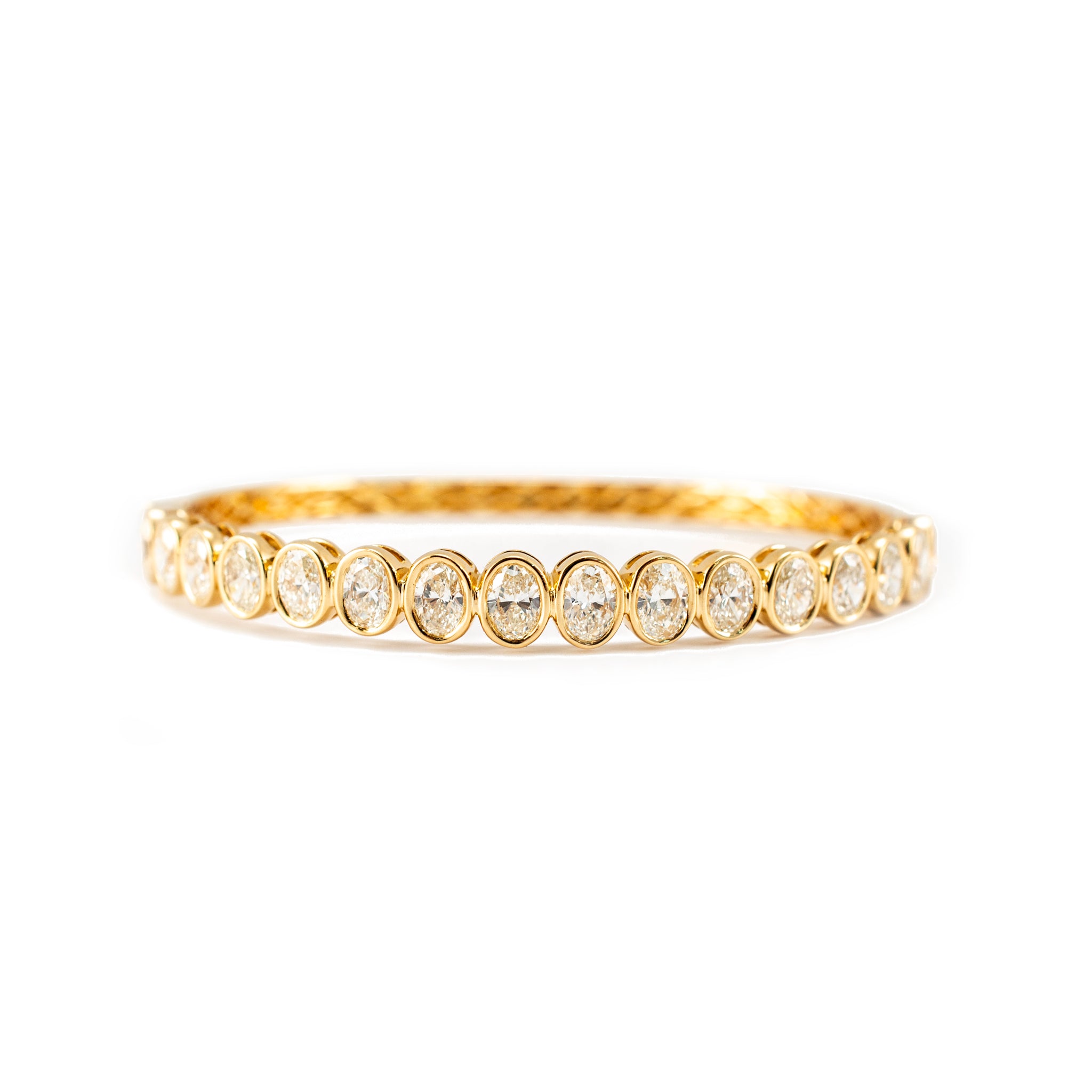 18K Yellow Gold 5.02ct Graduated Oval Bezel Diamond Hinged Bangle Bracelet