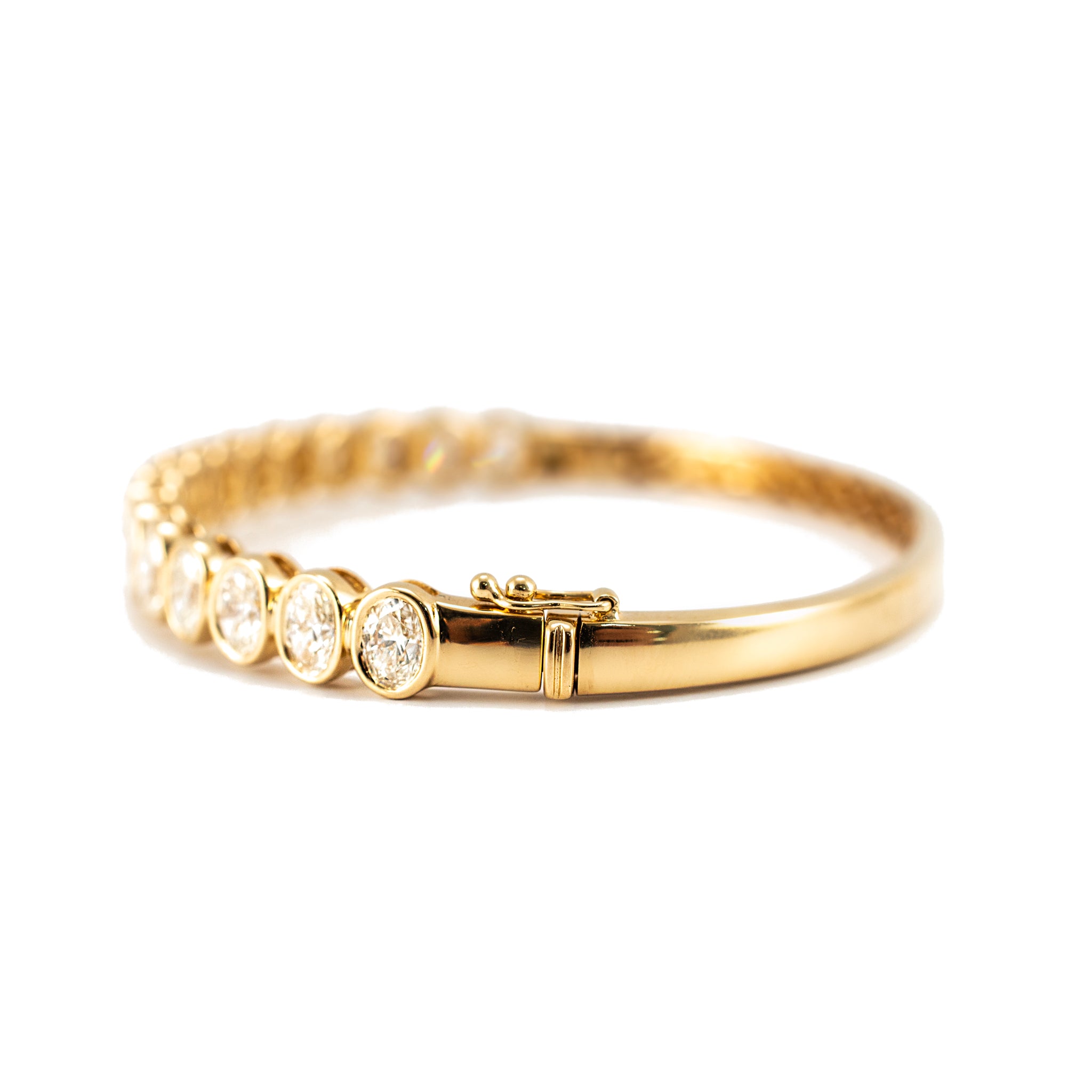 18K Yellow Gold 5.02ct Graduated Oval Bezel Diamond Hinged Bangle Bracelet