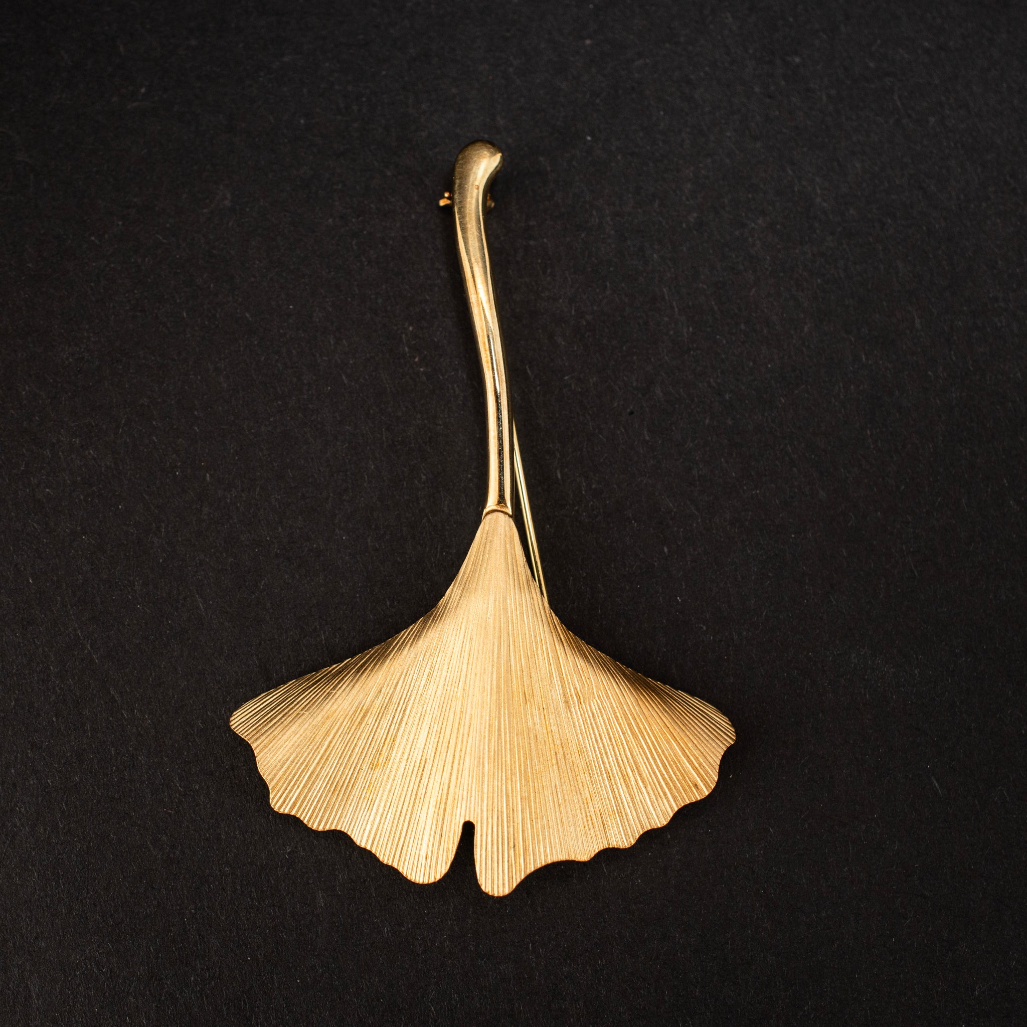 Pin & Brooch Leaf 14K Yellow Gold Vintage 454533 available at DJP Jewelers & Luxury Buyers