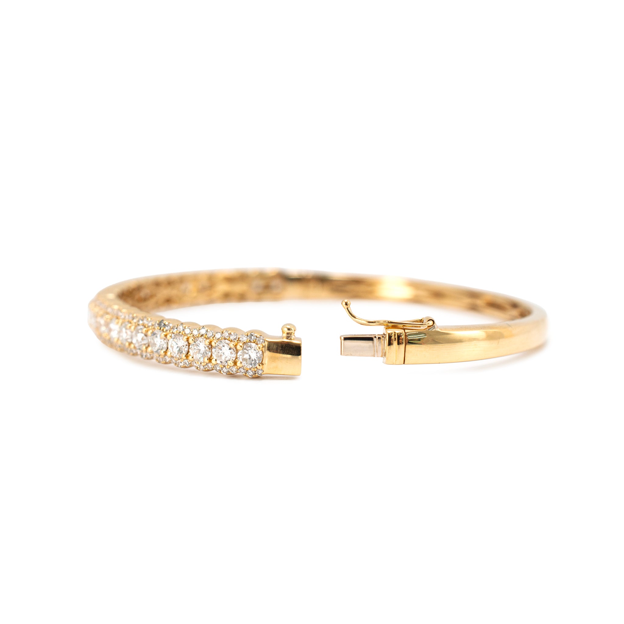 18K Yellow Gold 2.95ct Scalloped Edge Pave Set Three Row Diamond Bangle Bracelet