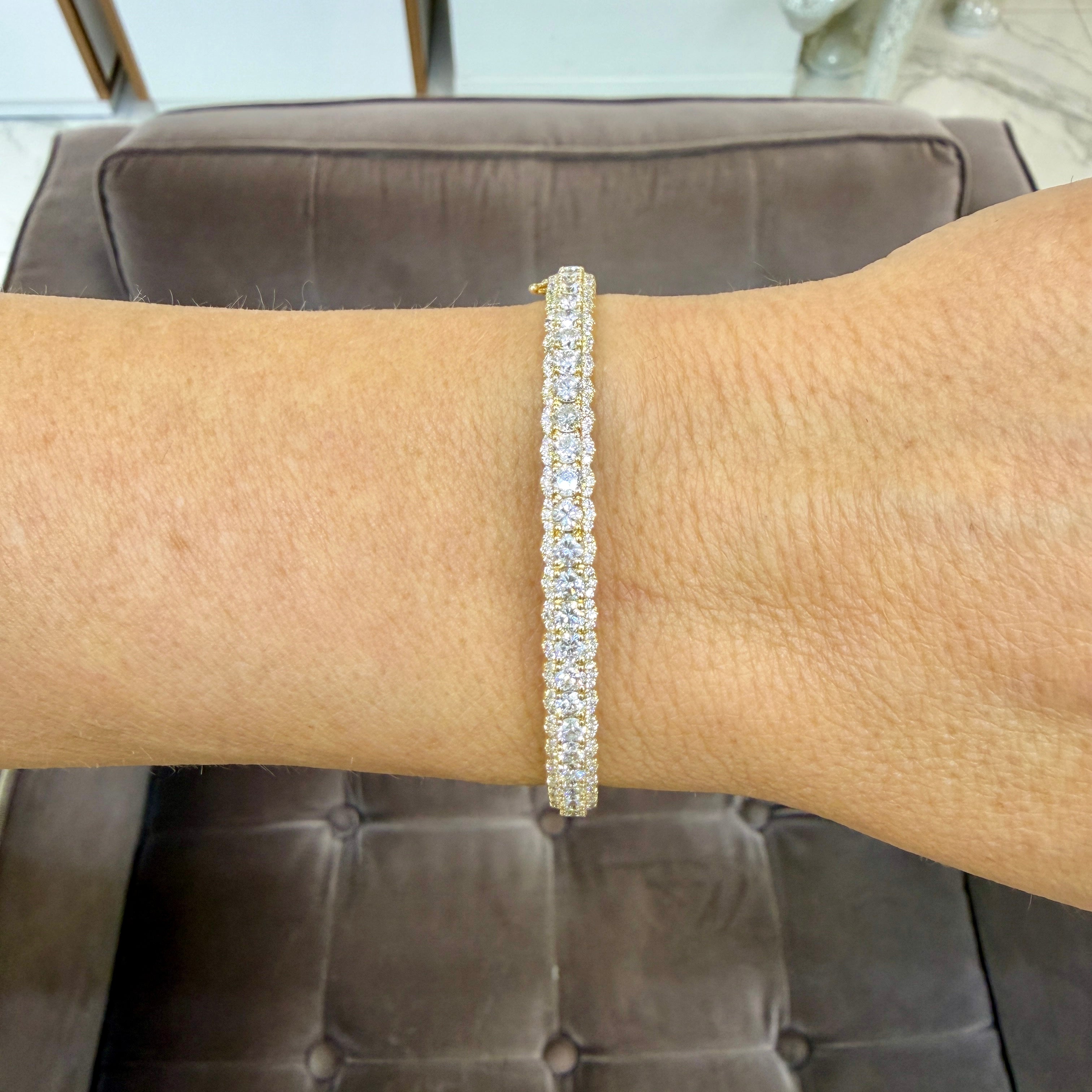18K Yellow Gold 2.95ct Scalloped Edge Pave Set Three Row Diamond Bangle Bracelet