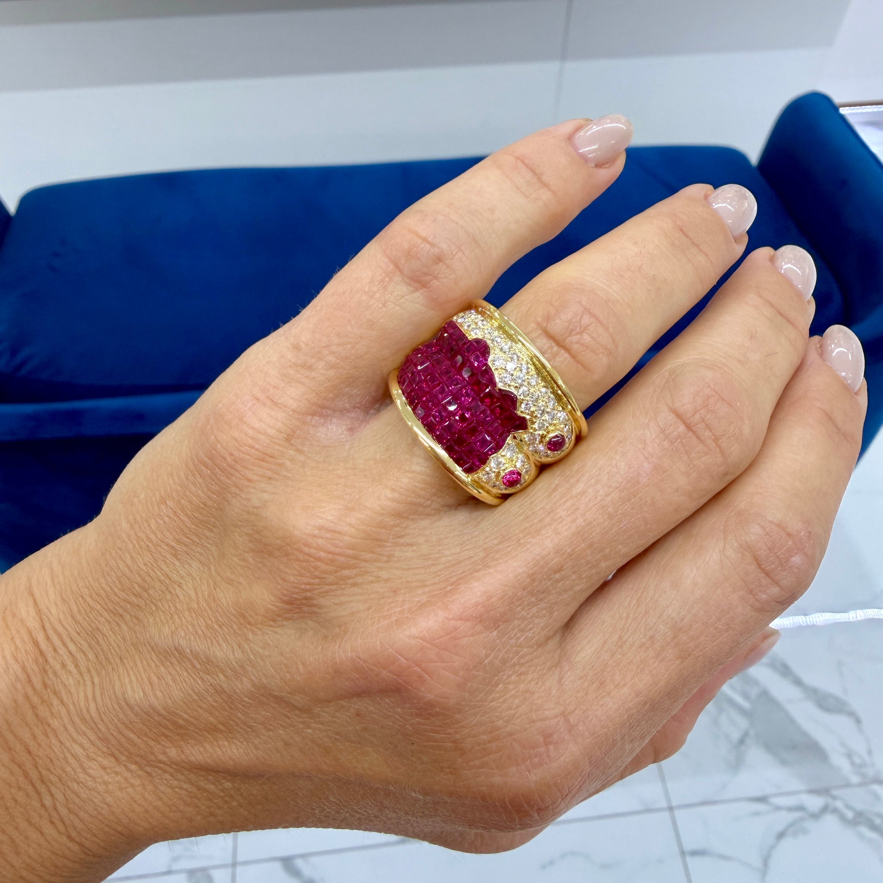 Vintage 18K Yellow Gold 4.16ctw Invisible Set Ruby Diamond Mystery Band Ring