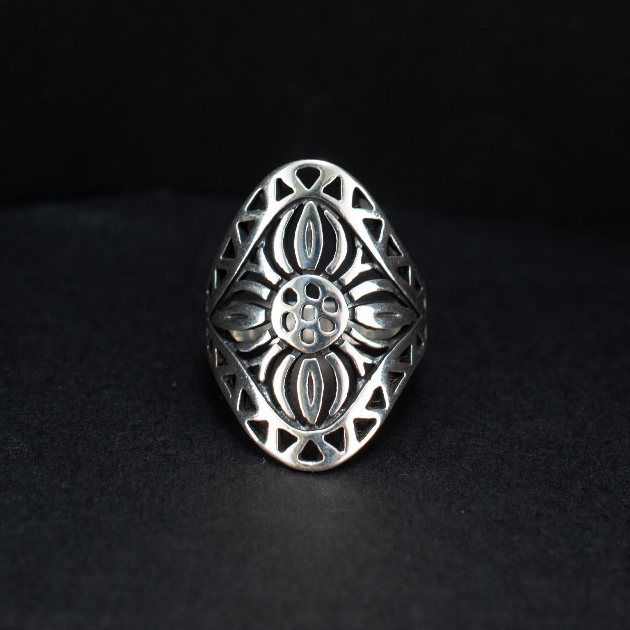 Retired James Avery Sterling Silver Floral Ring 7.44g 9" 458301 available at DJP Jewelers & Luxury Buyers
