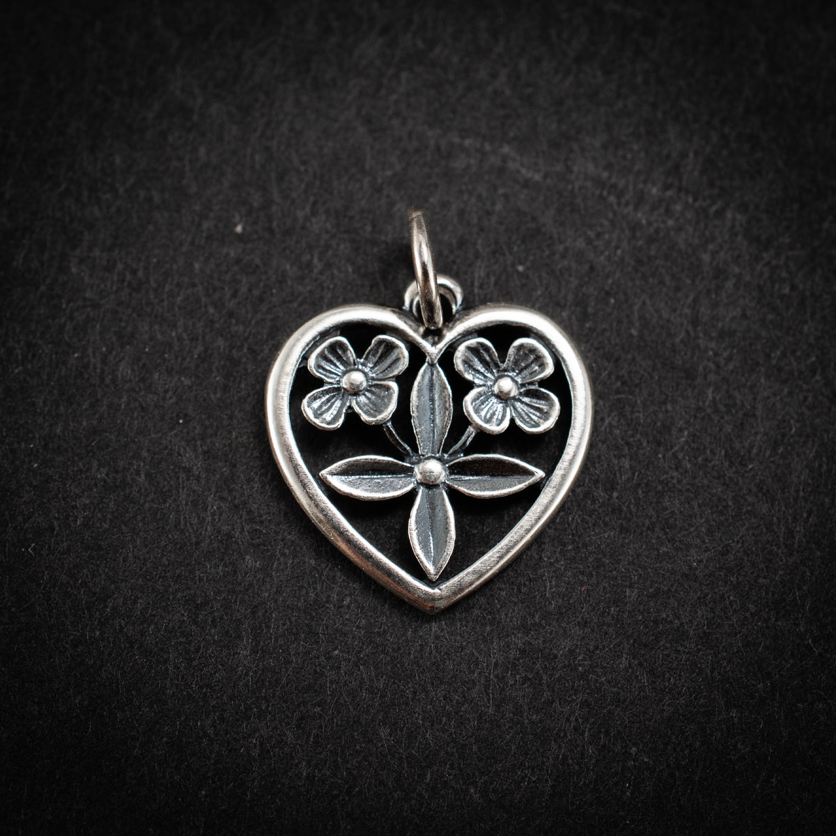 Retired James Avery Floral heart charm Sterling Silver Pendant 1.81g ½" 459111 available at DJP Jewelers & Luxury Buyers