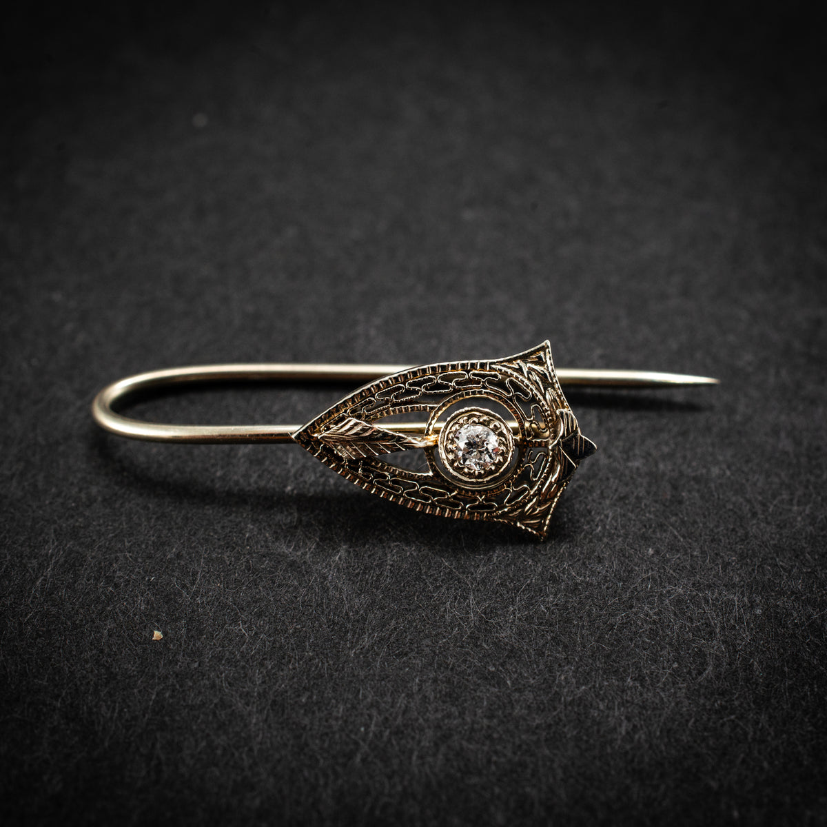 Art Deco 10K White Gold 0.10ct Diamond Filigree Pin / Brooch 1.09g 1¼" 461350 available at DJP Jewelers & Luxury Buyers