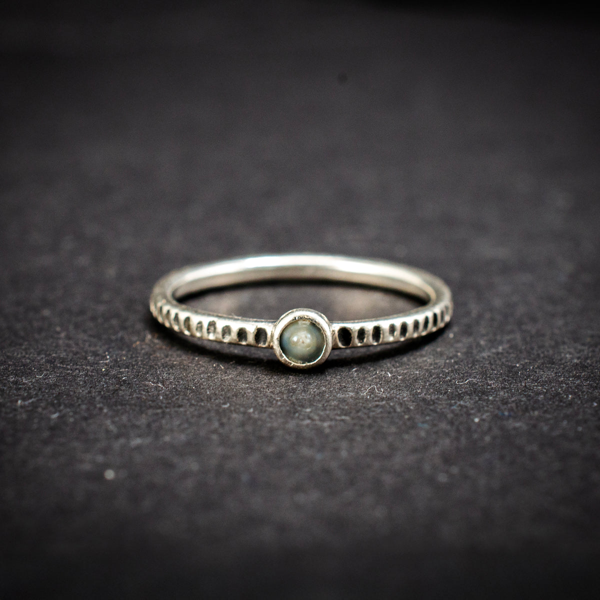Retired James Avery Gray Pearl Sterling Silver Band Ring 1.68g 7¼" 462794 available at DJP Jewelers & Luxury Buyers