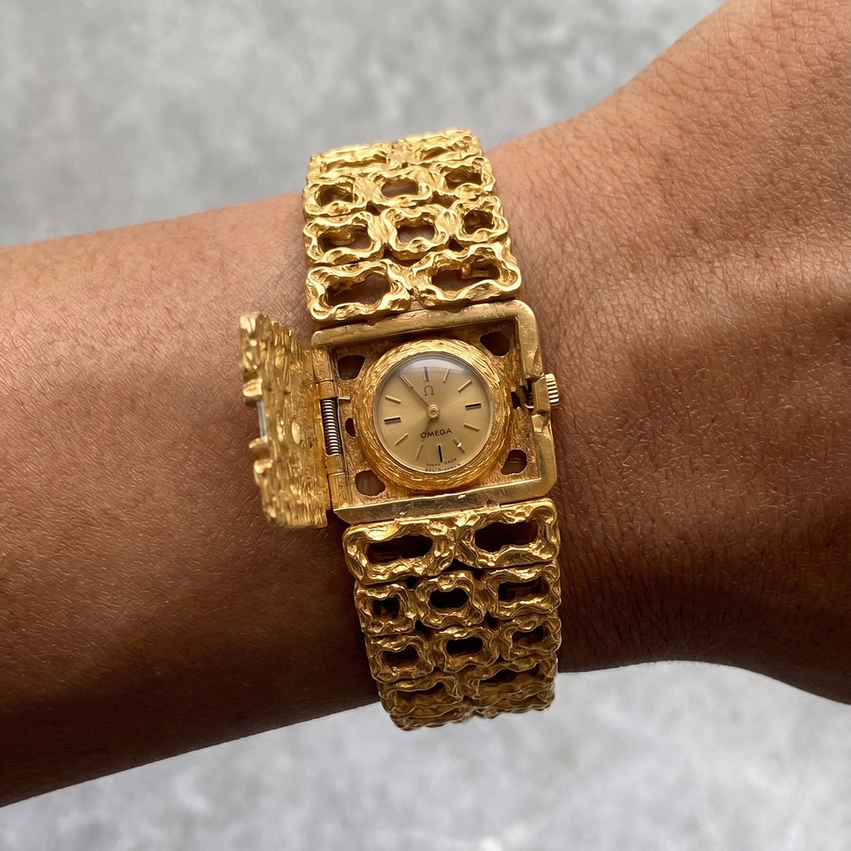 Ladies Vintage Omega Secret Bracelet Gilbert Albert 18K Yellow Gold Manual Watch