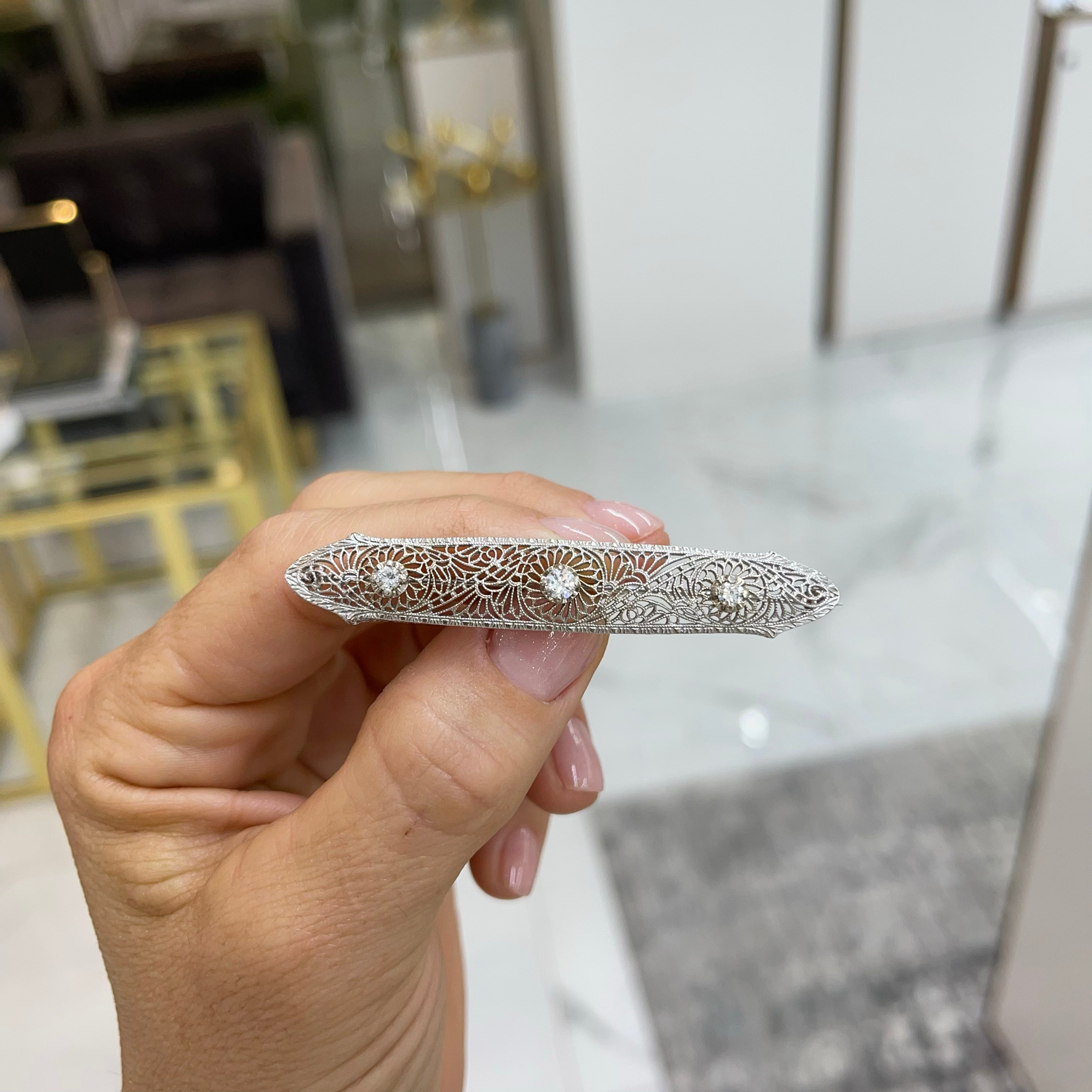 Ladies Antique 14K White Gold Natural Round Diamond Filigree Brooch