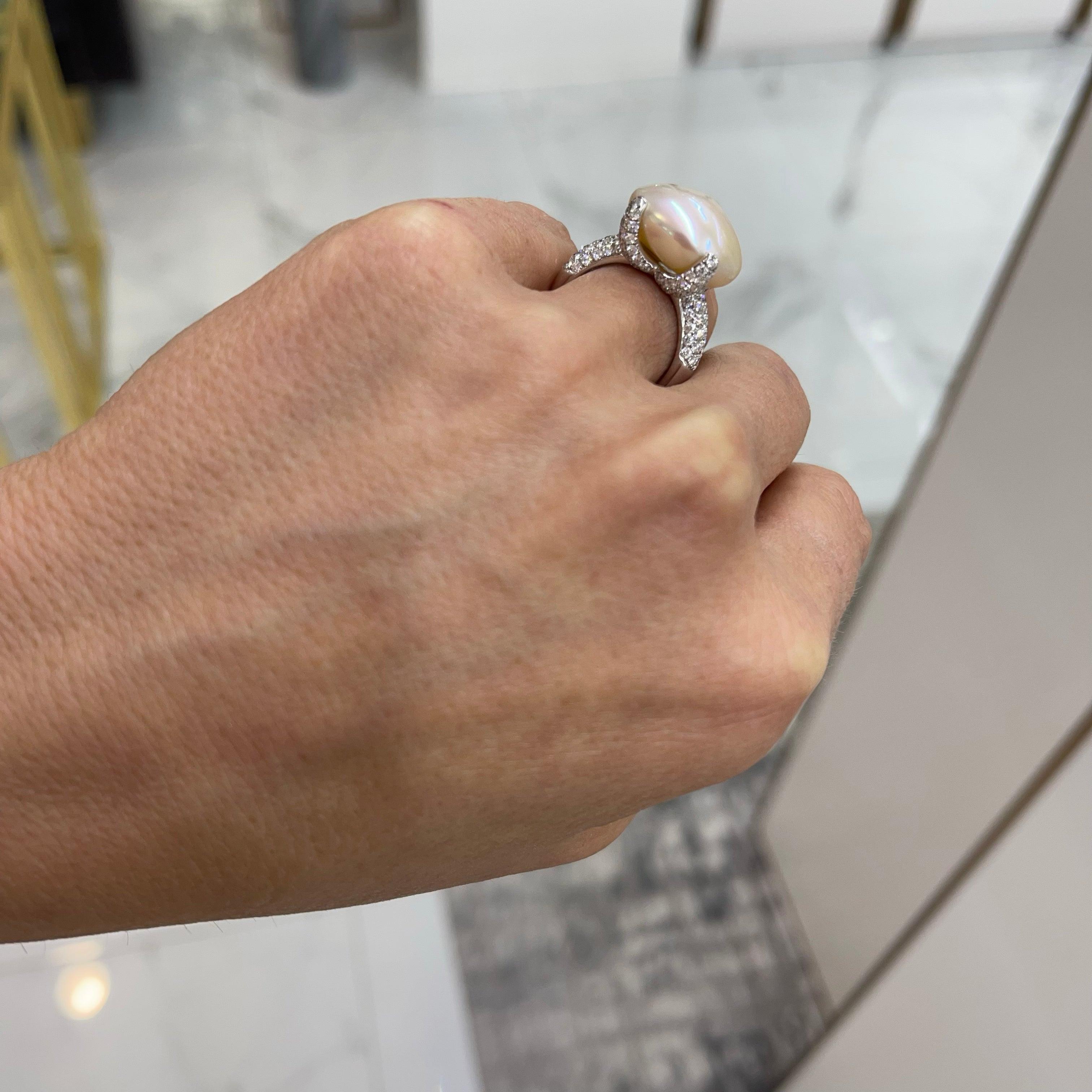 Ladies Vintage 18K White Gold Pearl & Diamonds Cocktail Ring