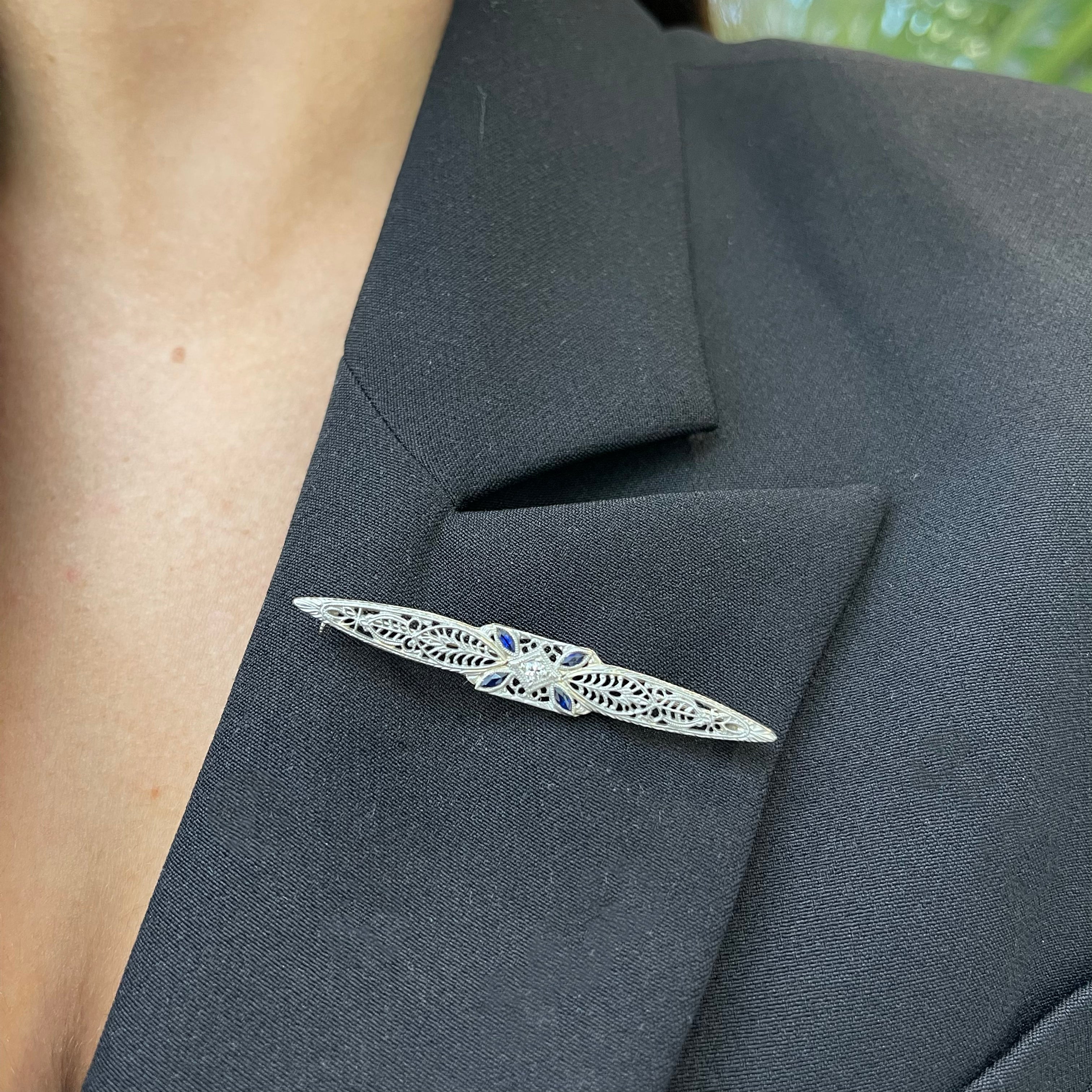 Antique Art Deco 14K White Gold Filigreed Diamond Sapphires Brooch