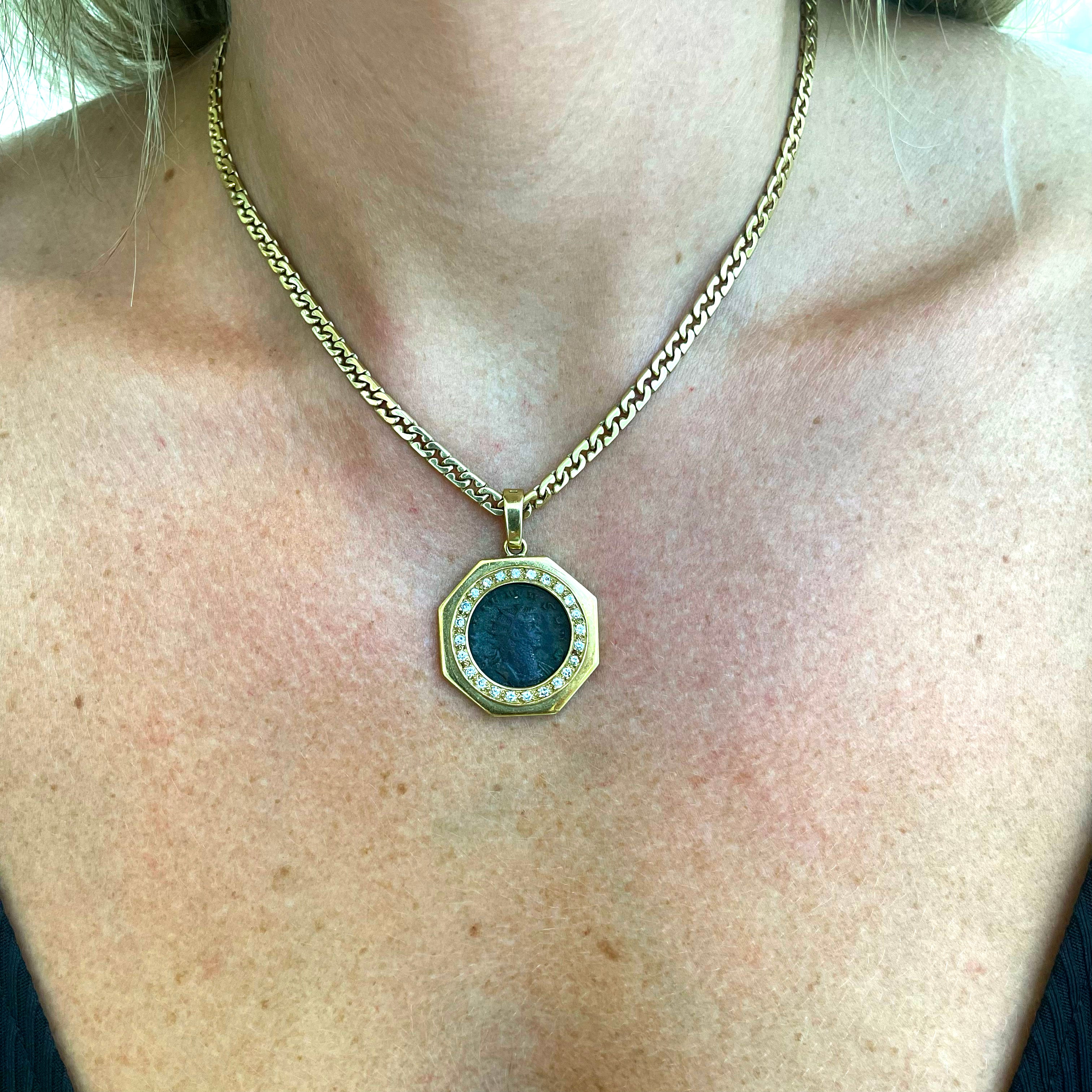 Vintage 18K Yellow Gold Ancient Coin Halo Diamond Razor Link Pendant Necklace