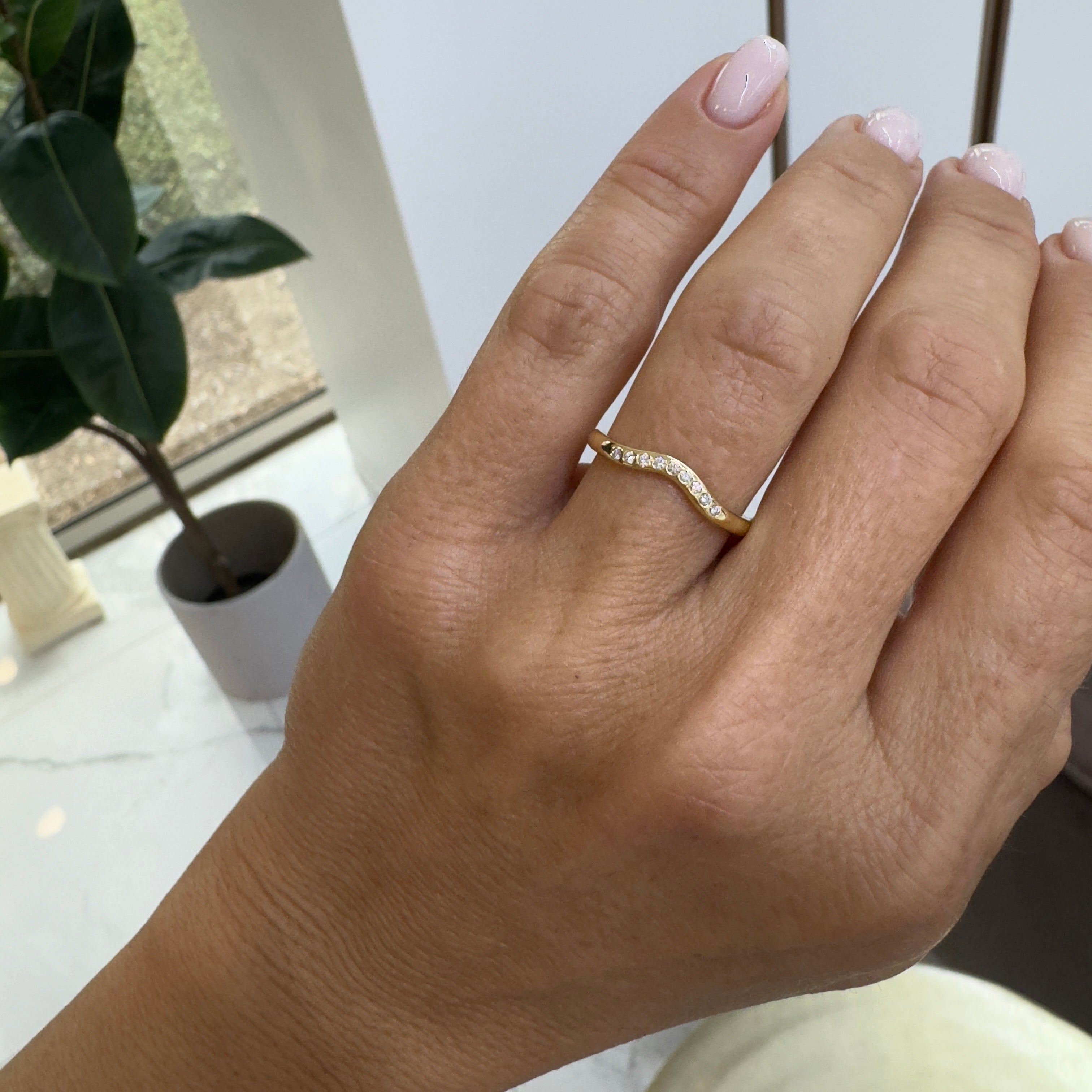 Tiffany & Co. 18K Yellow Gold Elsa Peretti Curved Diamond Wedding Band Ring
