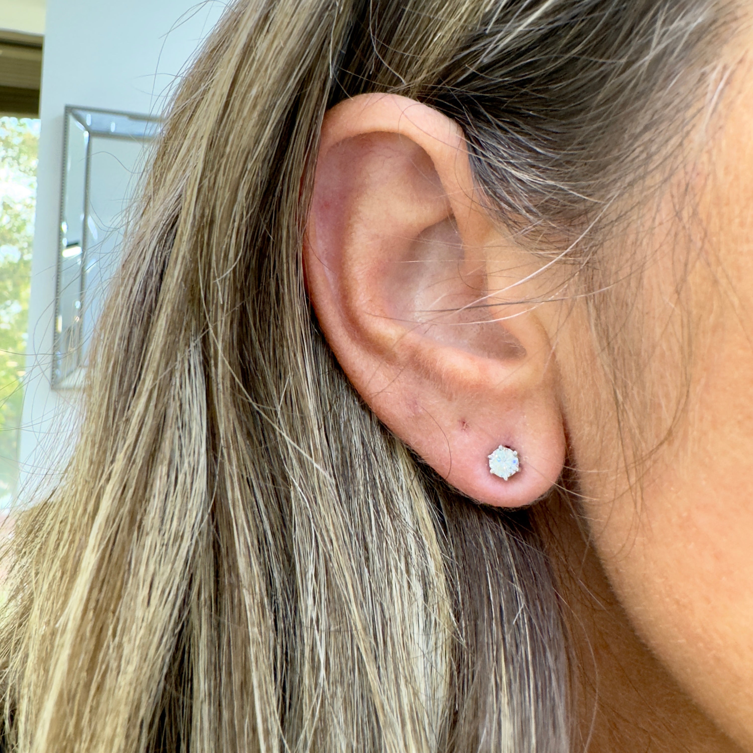 14K White Gold 6 Prong Screw Back 0.55ct Round Diamond Stud Earrings