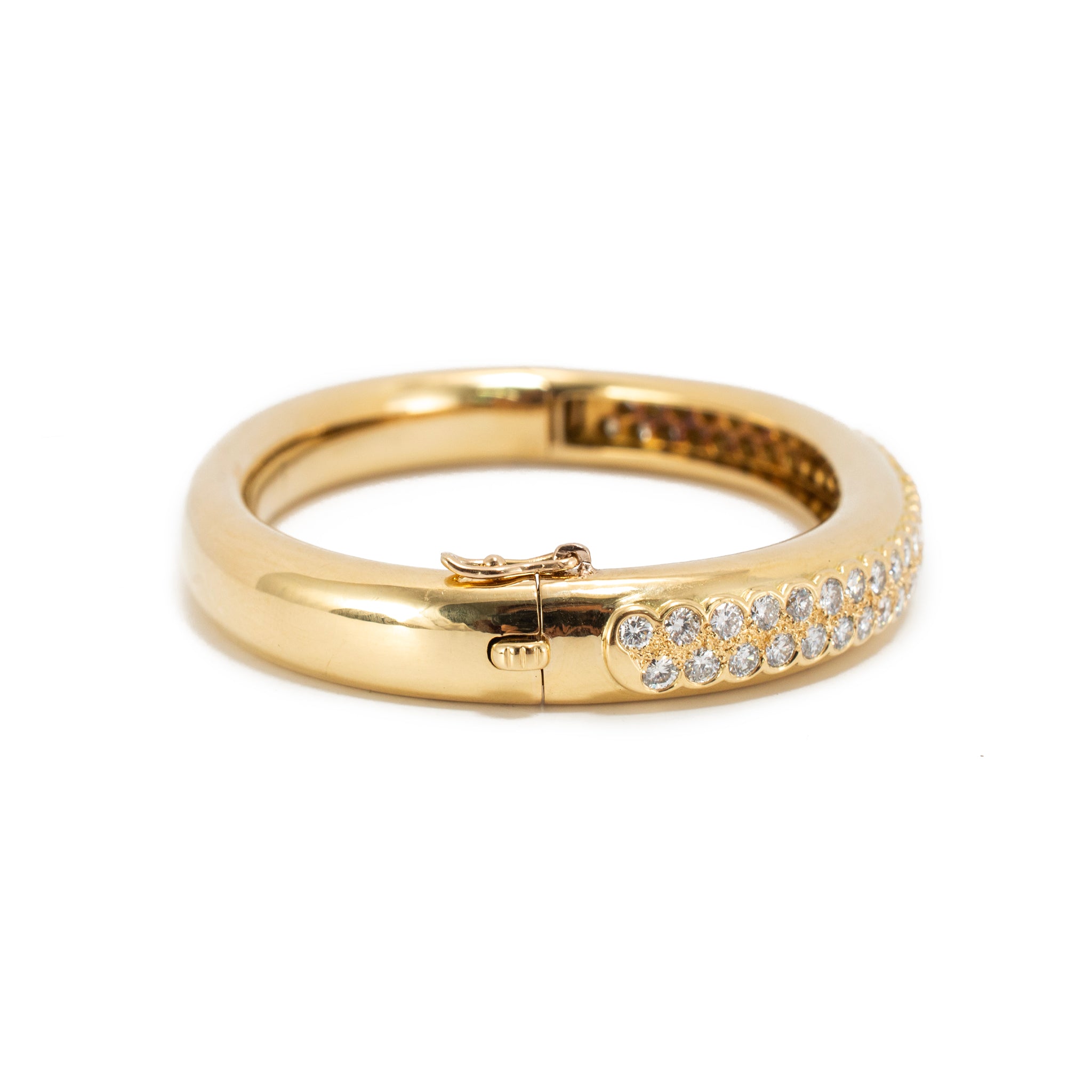 Vintage Swiss 18K Yellow Gold 4.50ct Pave Diamond Hinged Rounded Bangle Bracelet
