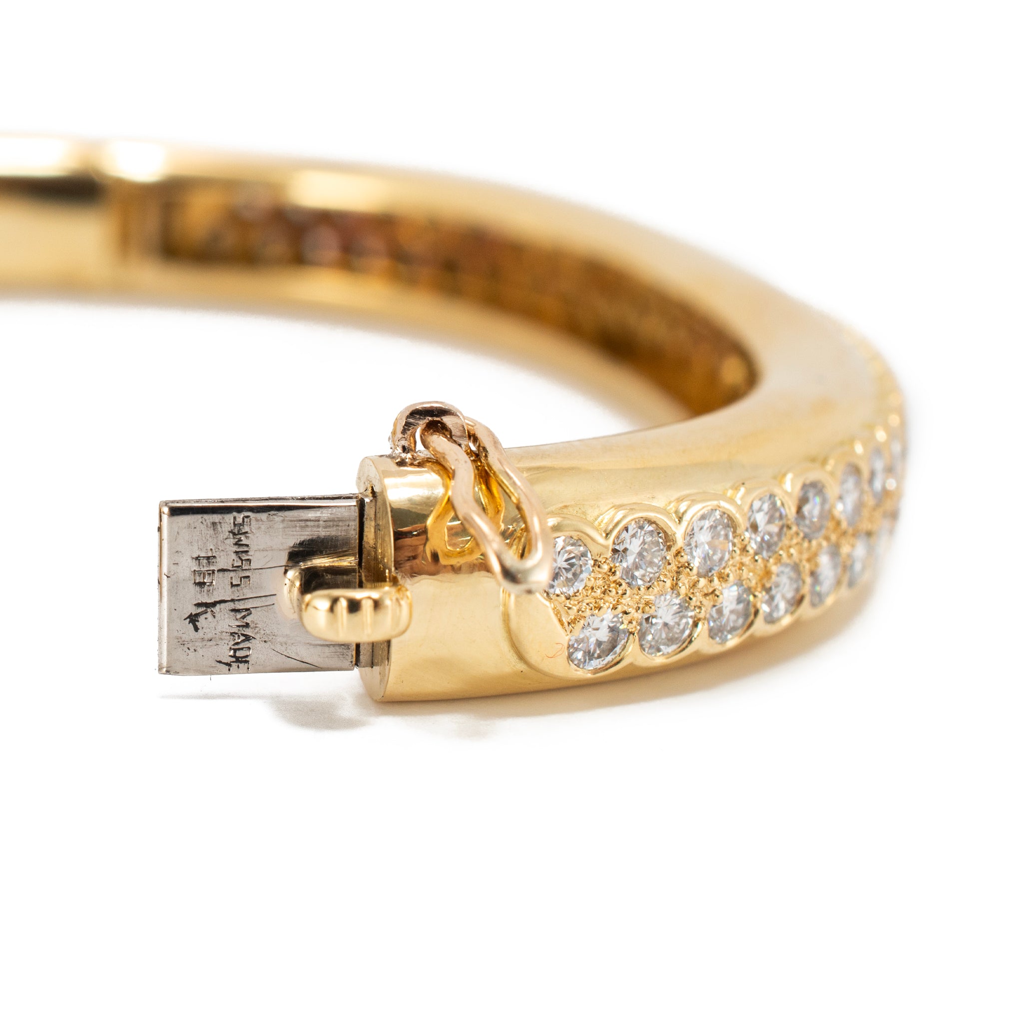 Vintage Swiss 18K Yellow Gold 4.50ct Pave Diamond Hinged Rounded Bangle Bracelet