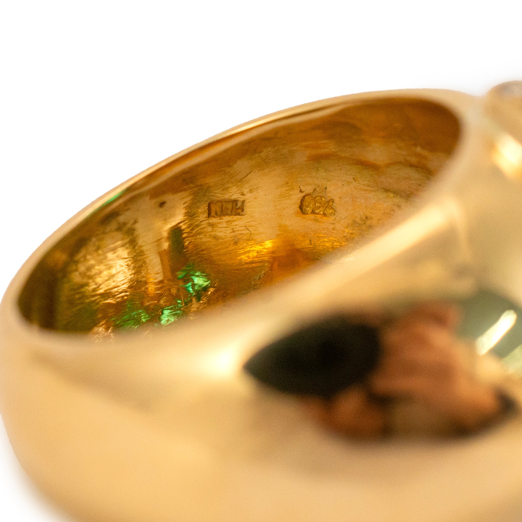 Vintage 18K Gold 5.83ct Sugarloaf Cabochon Green Emerald Diamond Cocktail Ring