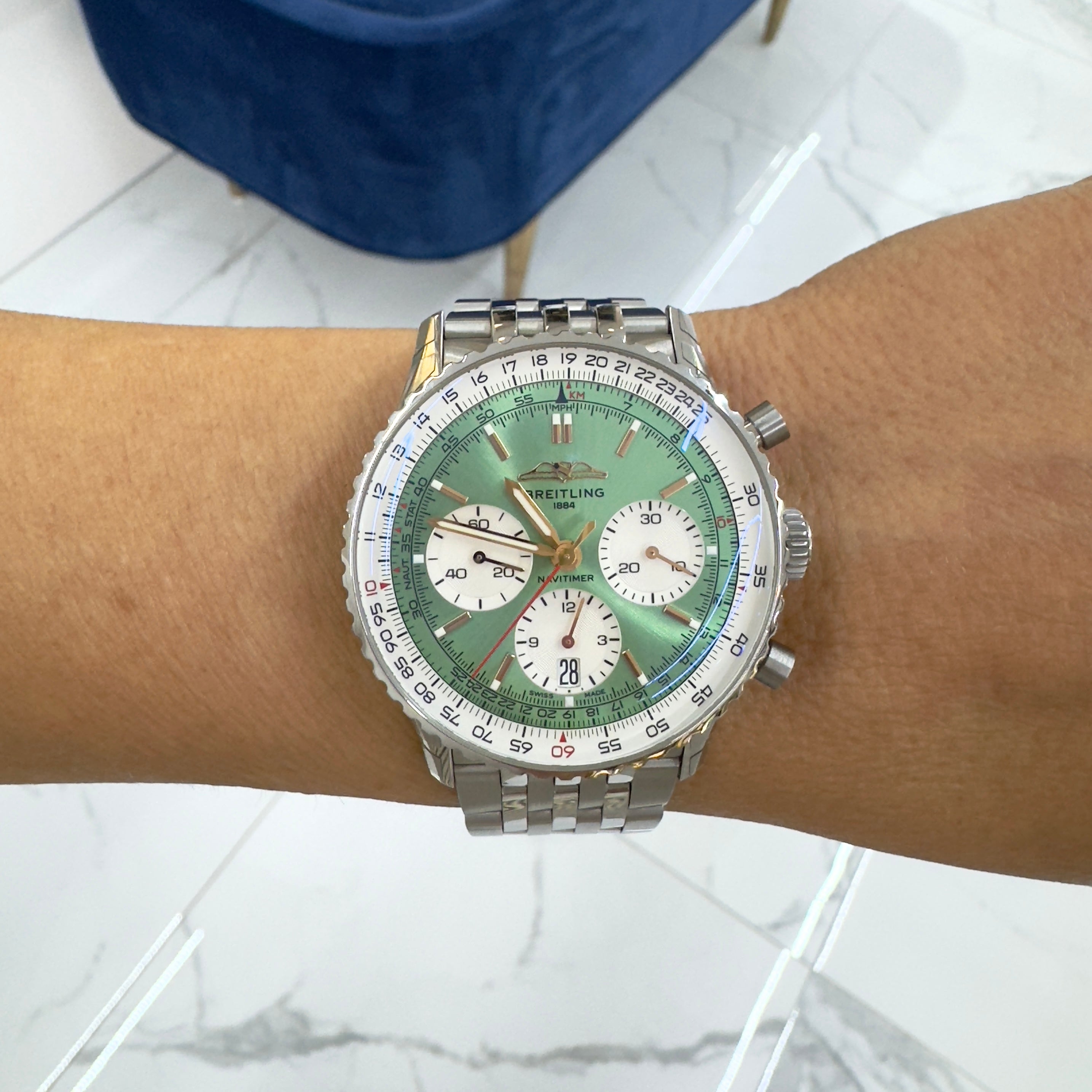 Breitling Navitimer 1 B01 41MM ab0139211l1a1 Mint Green Chronograph Steel Watch