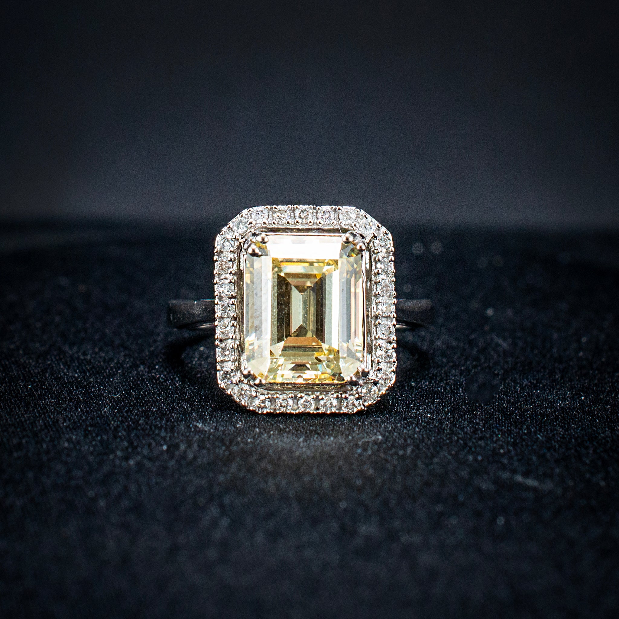 18K White 5.89G 0.28ct Modern Style Cocktail Jewelry Ring Gem W/D 6"