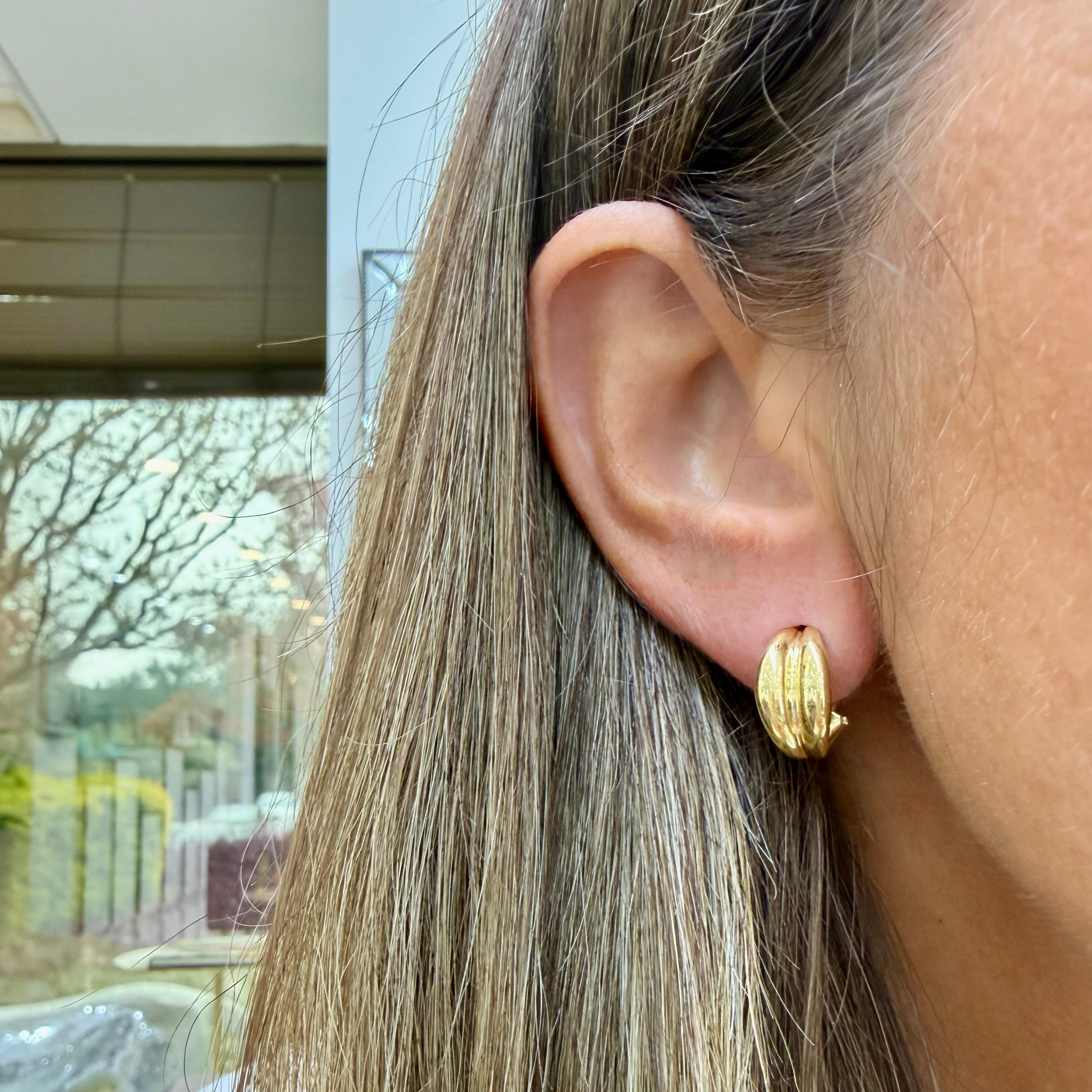 Ladies Tiffany & Co. 18K Yellow Gold Small Omega Shrimp Huggies Clip on Earrings