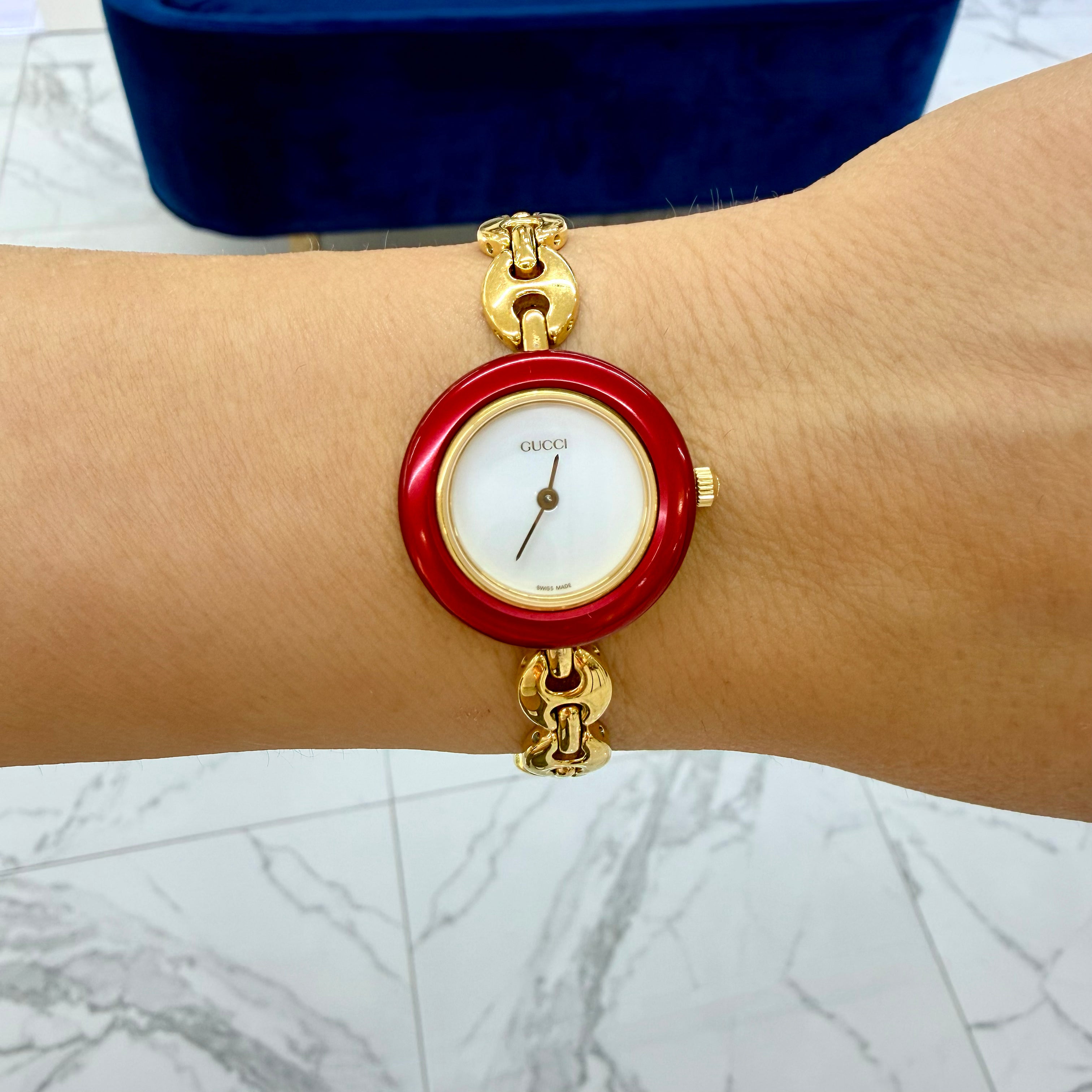Ladies Gucci Cherry Red Bezel 26MM 11/12.2 Gold-Plated Gucci Puff Quartz Watch