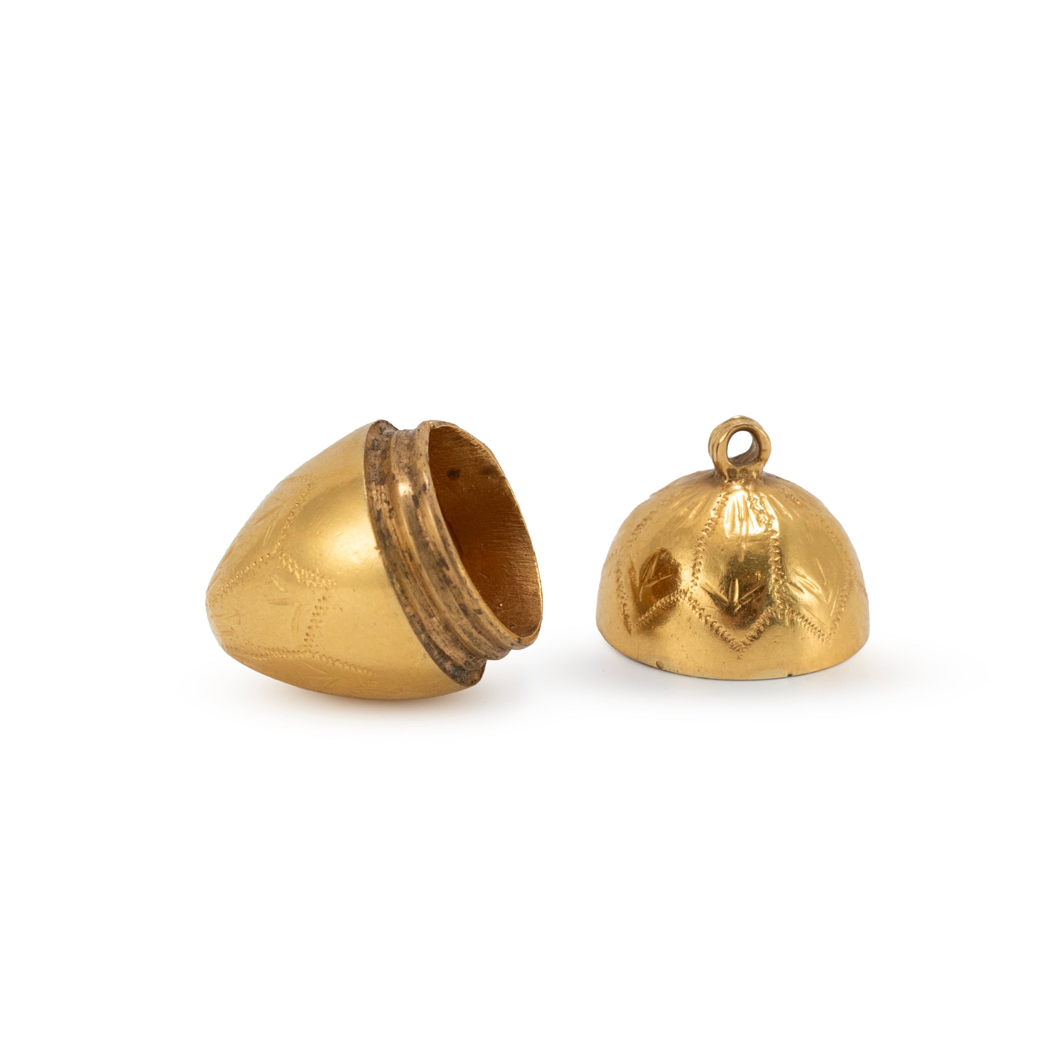 Vintage 18K Yellow Gold Engraved Egg Form Screw-Top Locket Charm Pendant