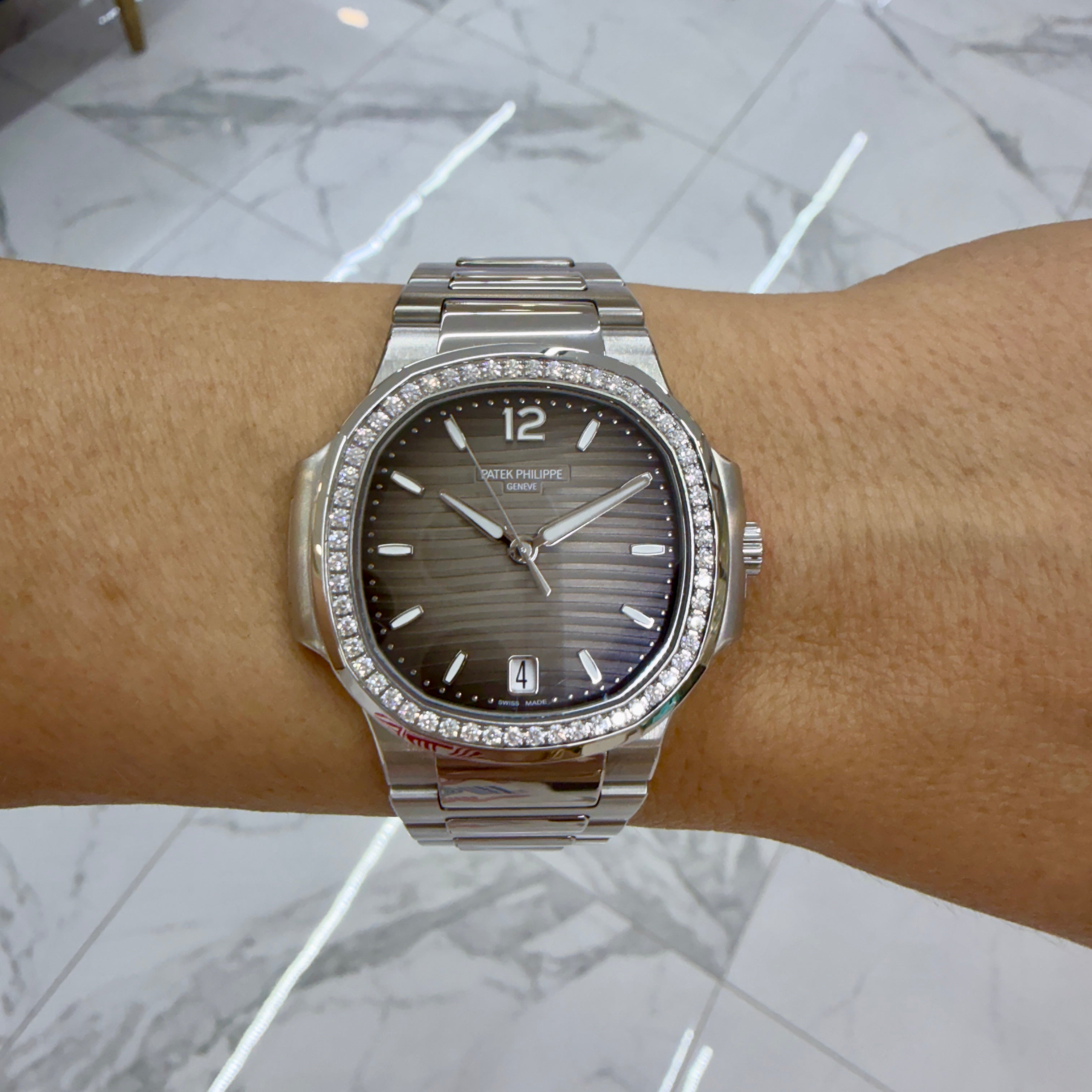 Ladies Patek Philippe Nautilus 35.2mm 7118/1200A-011 Gray Diamond Steel Watch