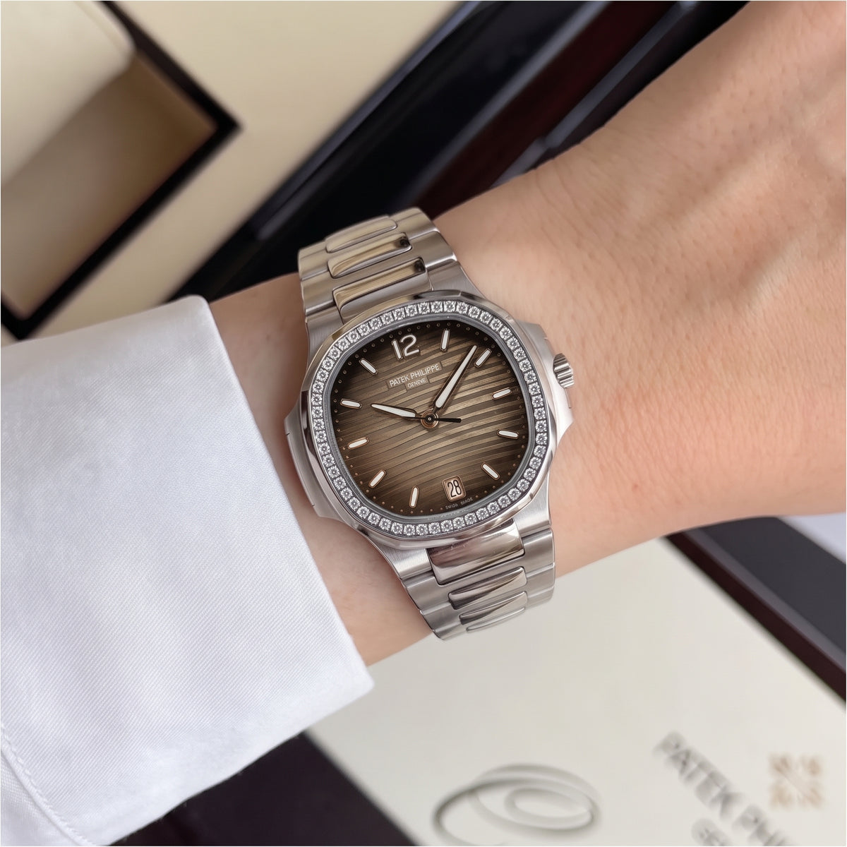 Ladies Patek Philippe Nautilus 35.2mm 7118/1200A-011 Gray Diamond Steel Watch