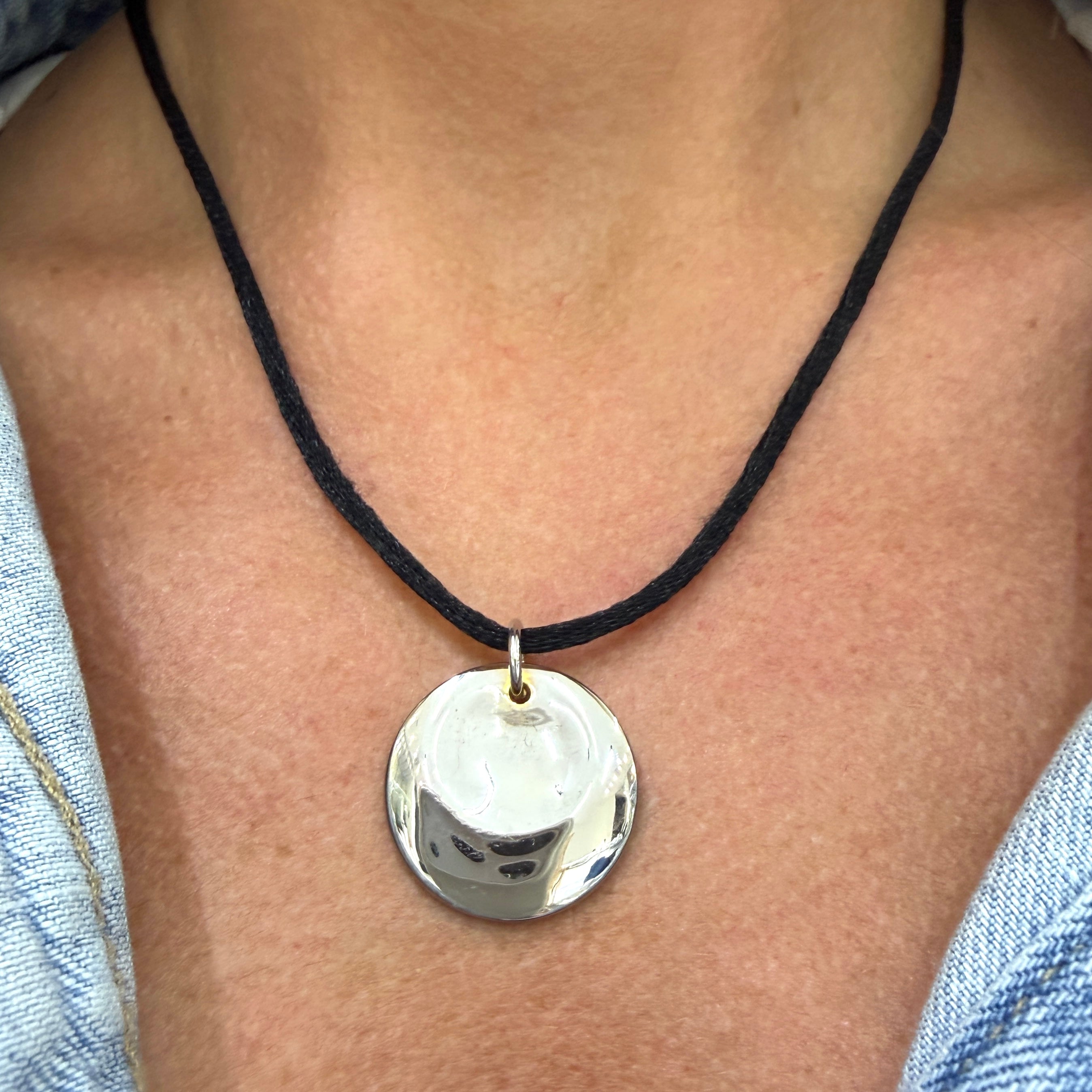 Tiffany & Co. Elsa Peretti 925 Round Disc Silk Cord Pendant Necklace